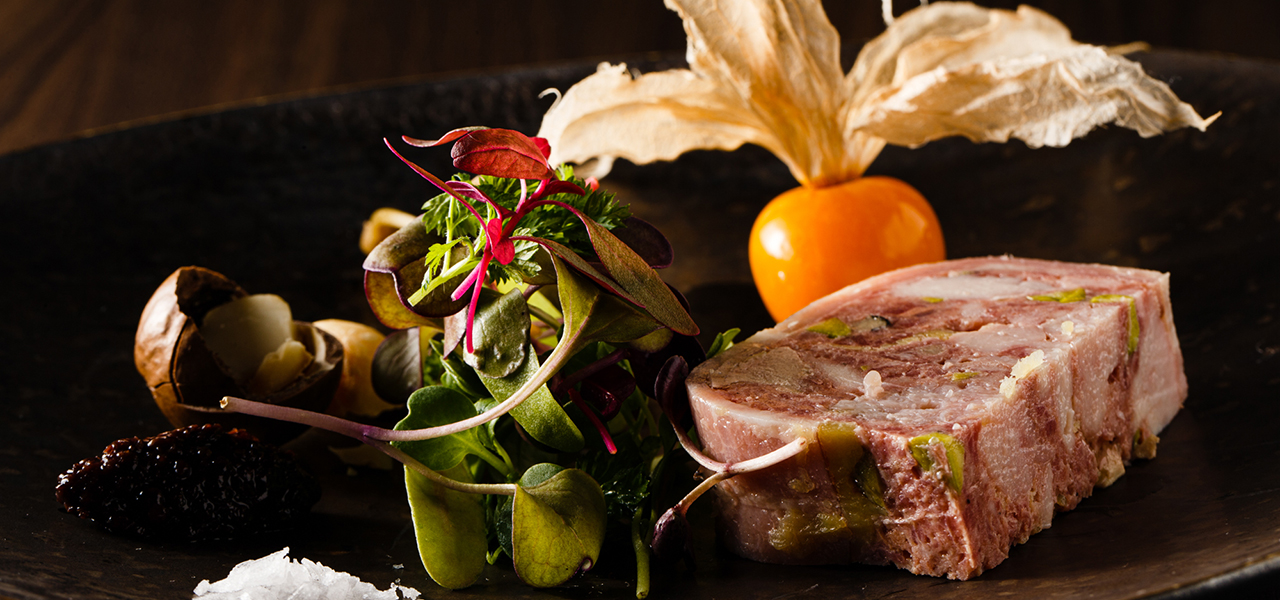 六本木の裏路地に佇むフレンチベースレストラン「TAMANI」｜EAT