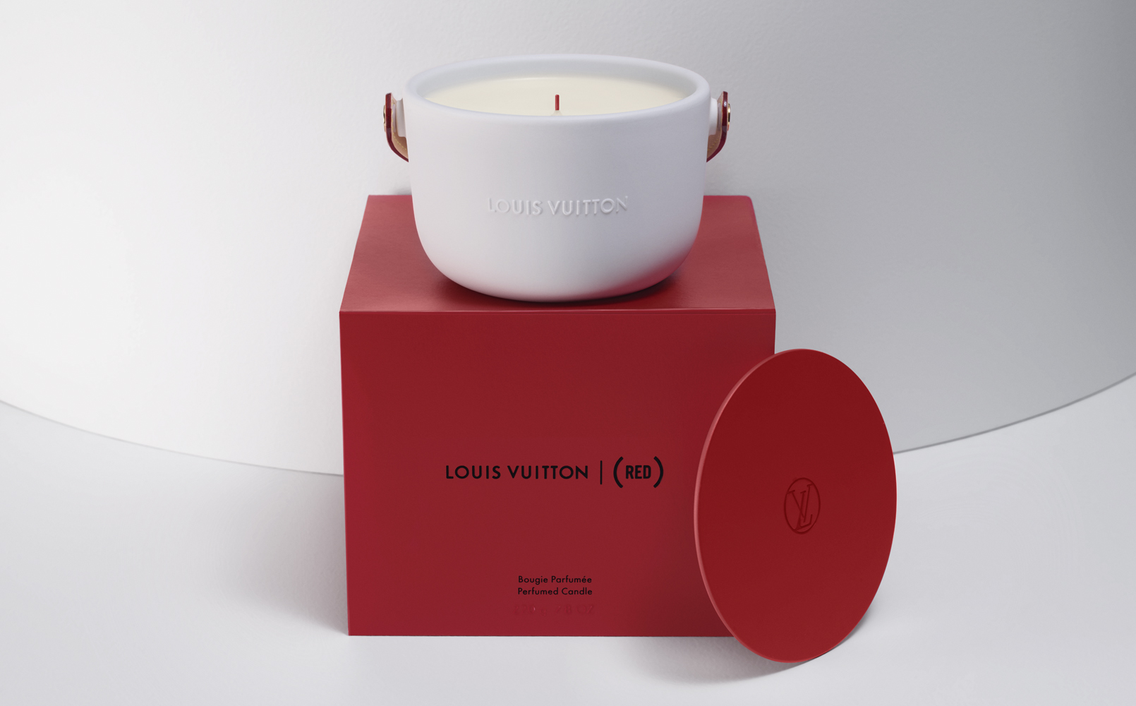 エイズ撲滅運動をサポートするルイ・ヴィトンのパフュームド キャンドル 「LOUIS VUITTON I (RED) 」|LOUIS VUITTON