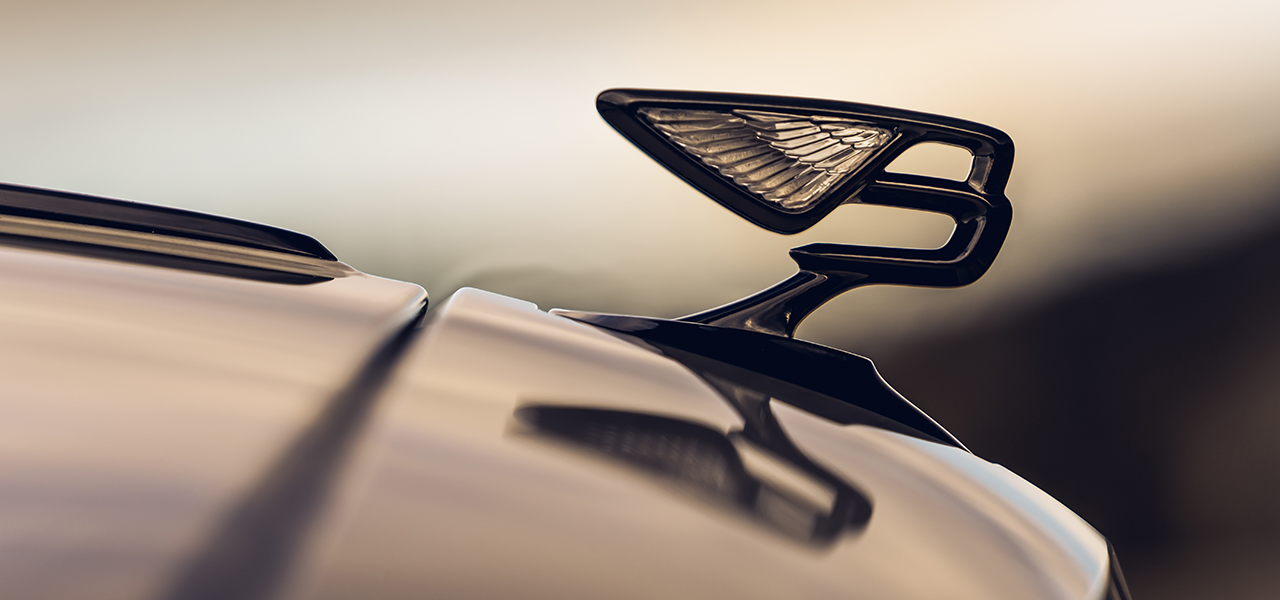 フライングBにも大胆な黒が施されたフライングスパーの特別仕様車｜Bentley