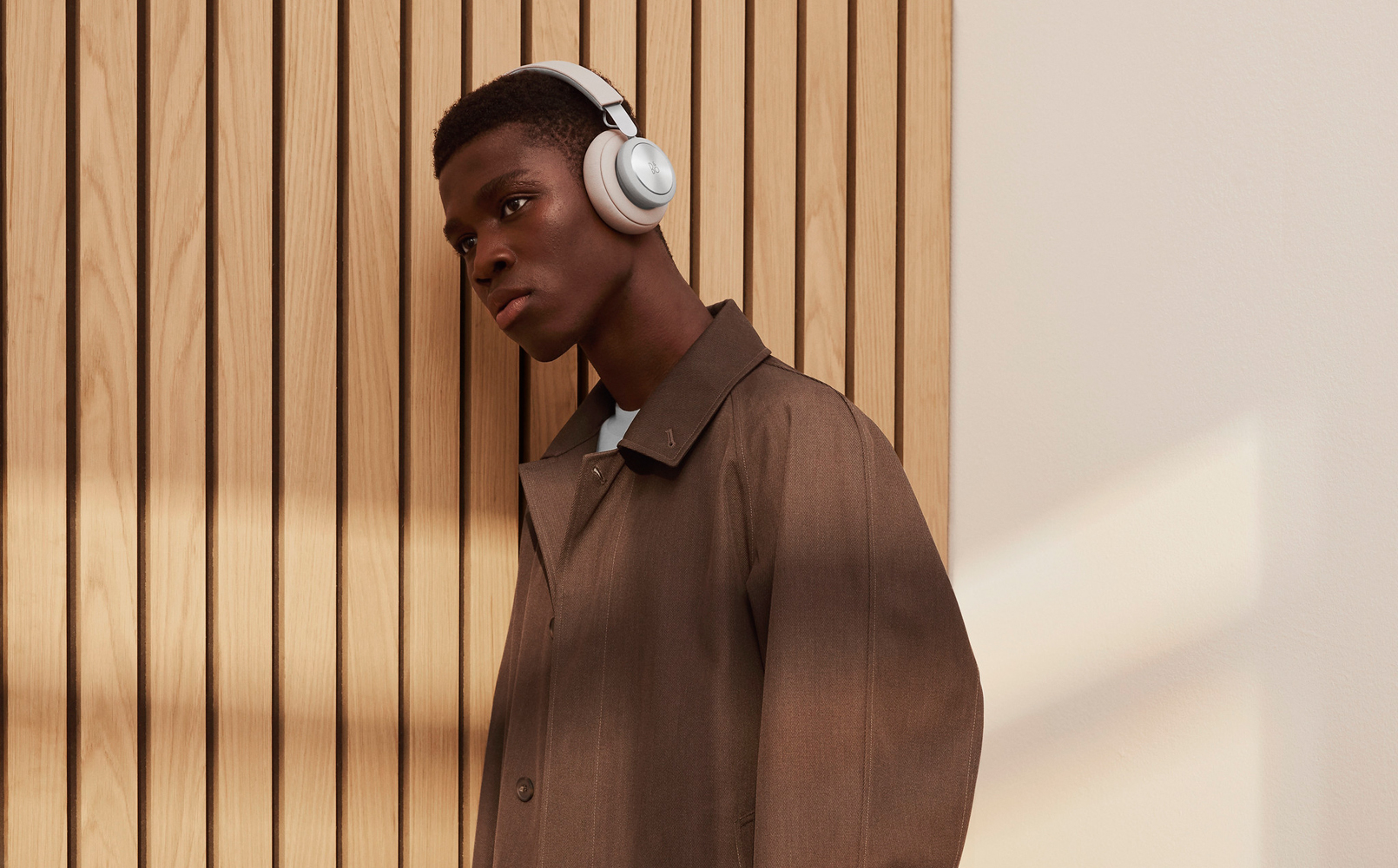 シンプルなデザインと優れたサウンドを両立させたバング&オルフセン「Beoplay H4」|BANG & OLUFSEN