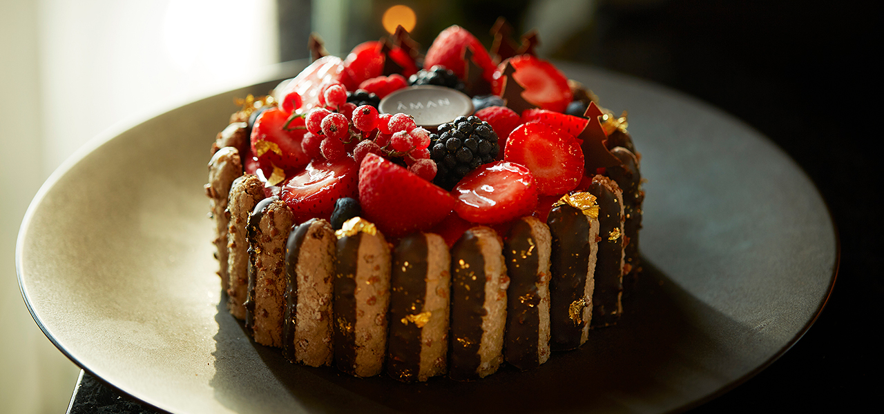 フェスティブシーズンにぴったりの華やかなクリスマスケーキ｜AMAN TOKYO