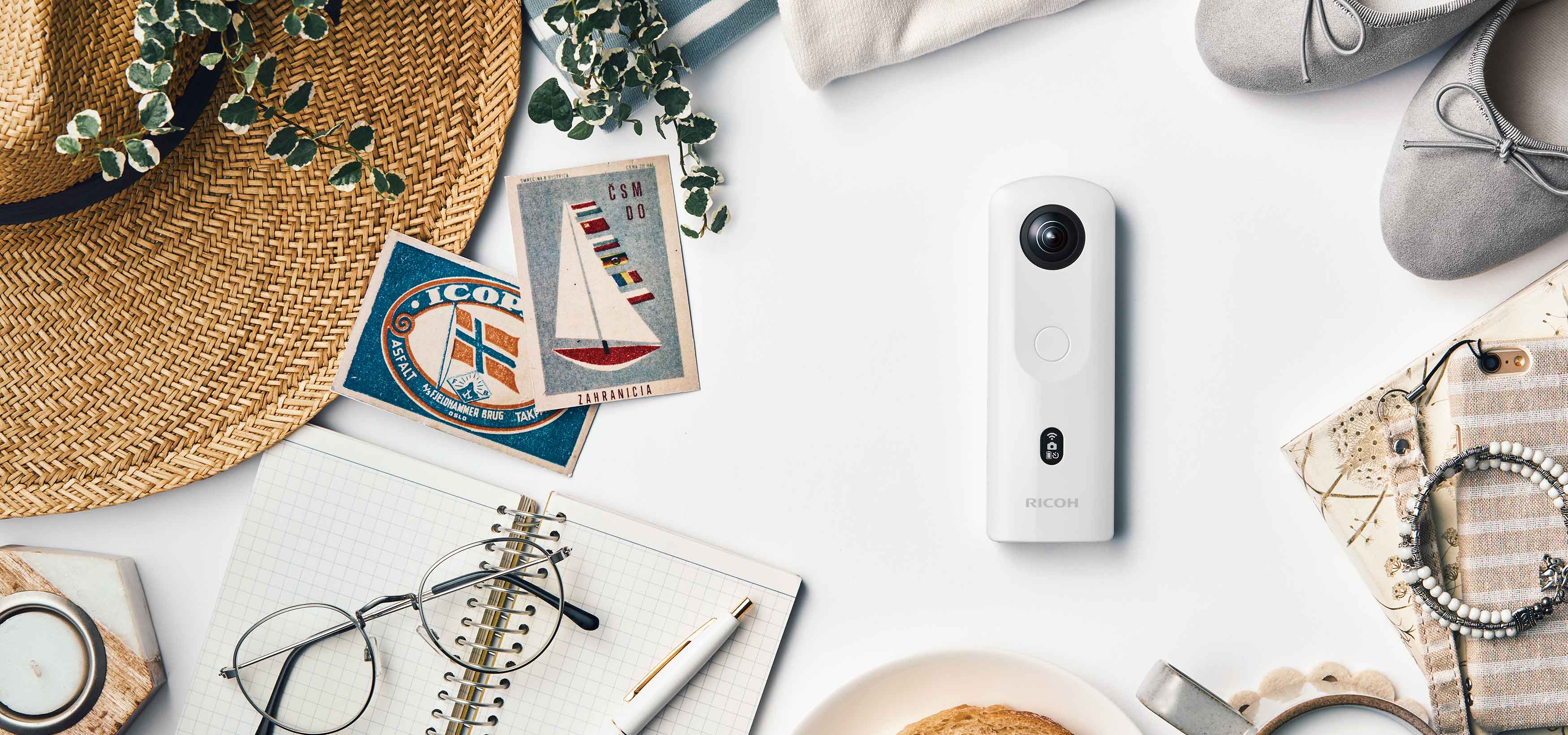 ワンショットで誰でも手軽に360°の全天球イメージを撮影できるカメラ|RICOH