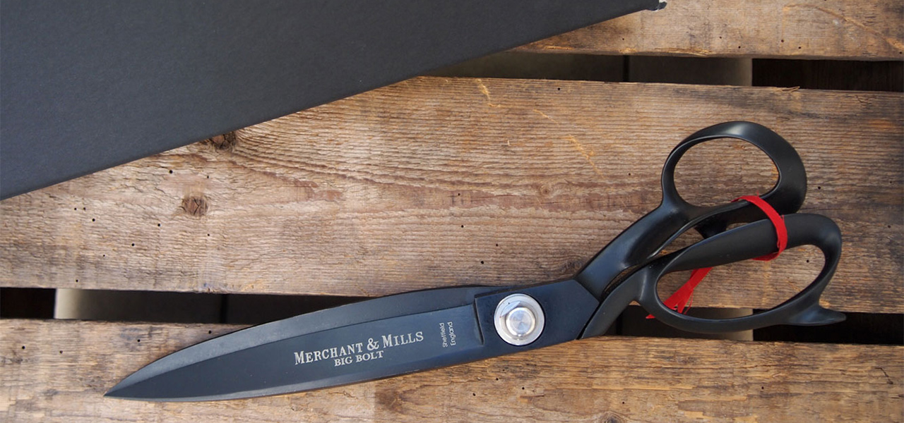 最高峰の切れ味と細かなカットを実現。テフロン加工の裁ちばさみ｜MERCHANT & MILLS