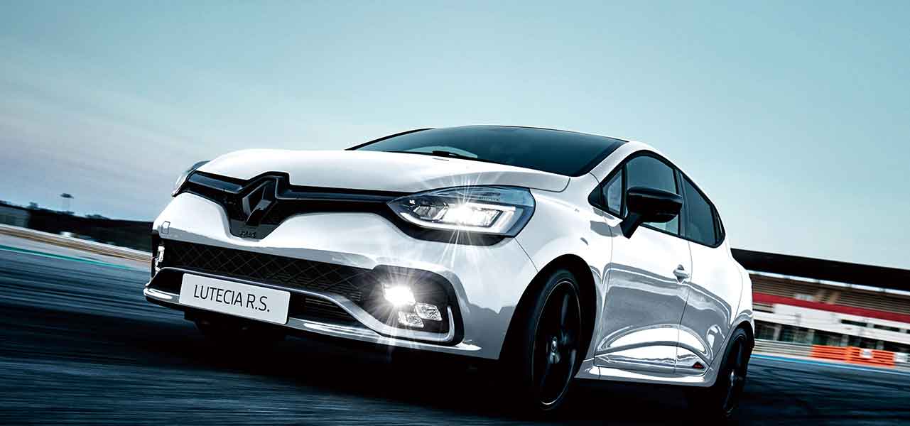 レーシングカー直系の走りを楽しめるホットハッチ──現行ルーテシアR.S.トロフィーに最後の限定車|Renault