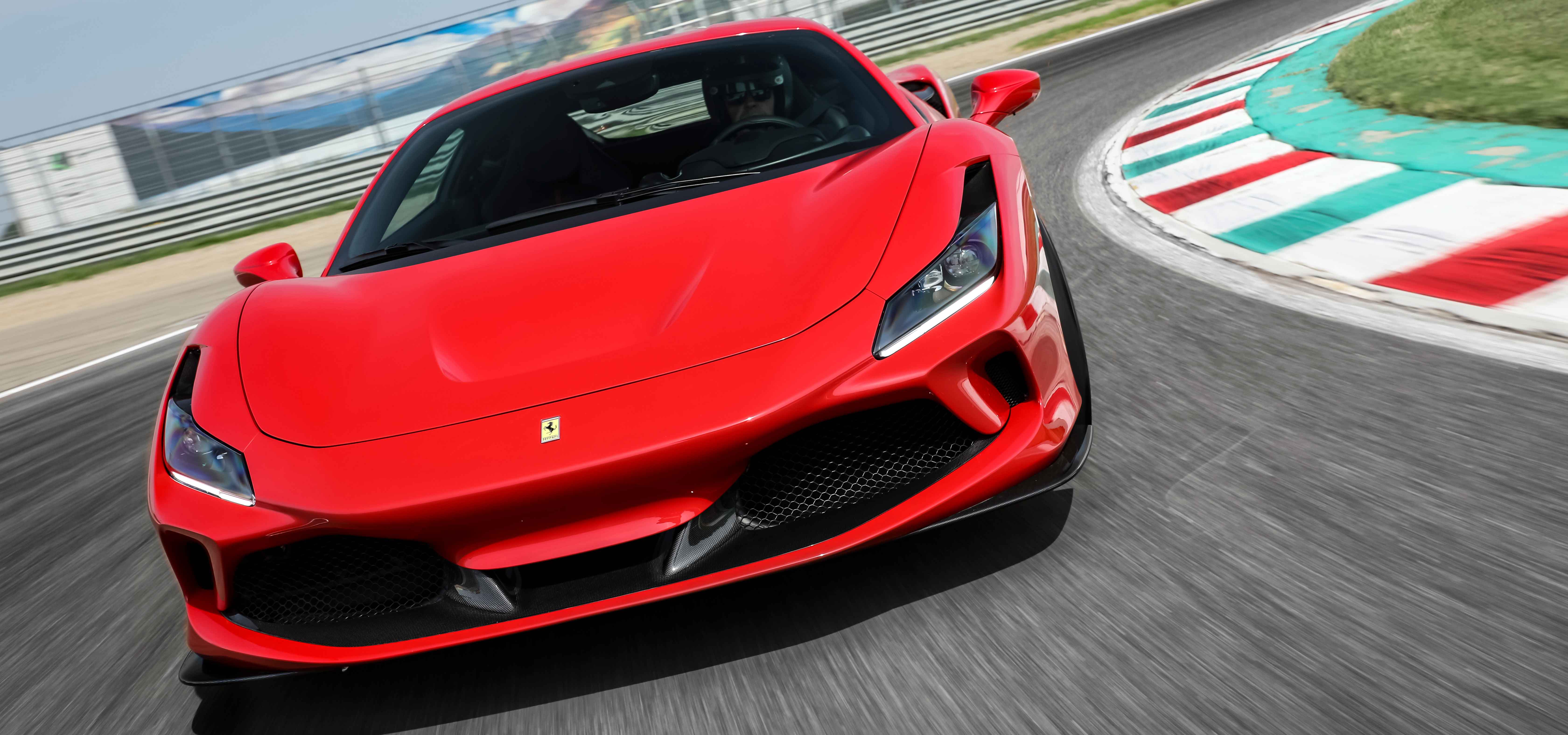 扱いやすいミドシップ フェラーリ──フェラーリF8トリブートにマラネロで試乗｜Ferrari