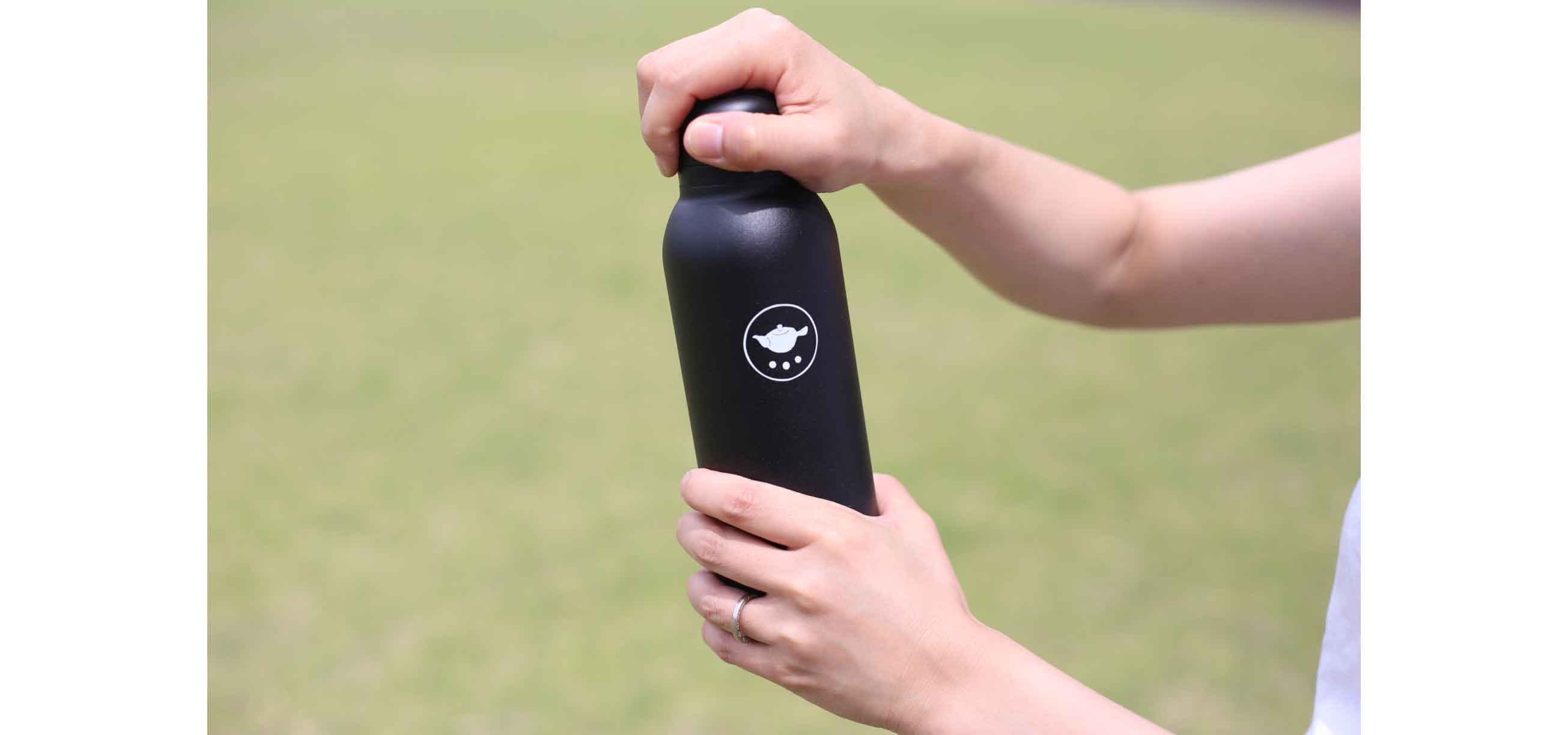 その重さ、スマートフォンと同等の 200ｇ。オリジナル軽量ステンレスボトル｜すすむ屋茶店