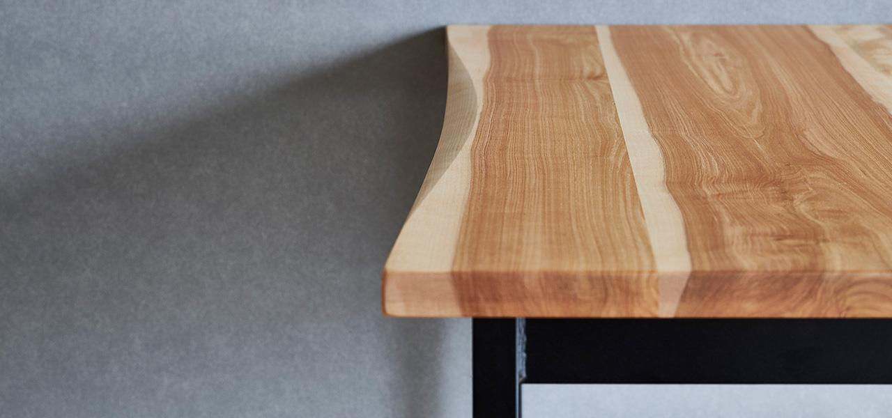 “飛騨の匠”と“関の刀鍛冶”の技術を融合したミニマルなワークデスク｜CITAA