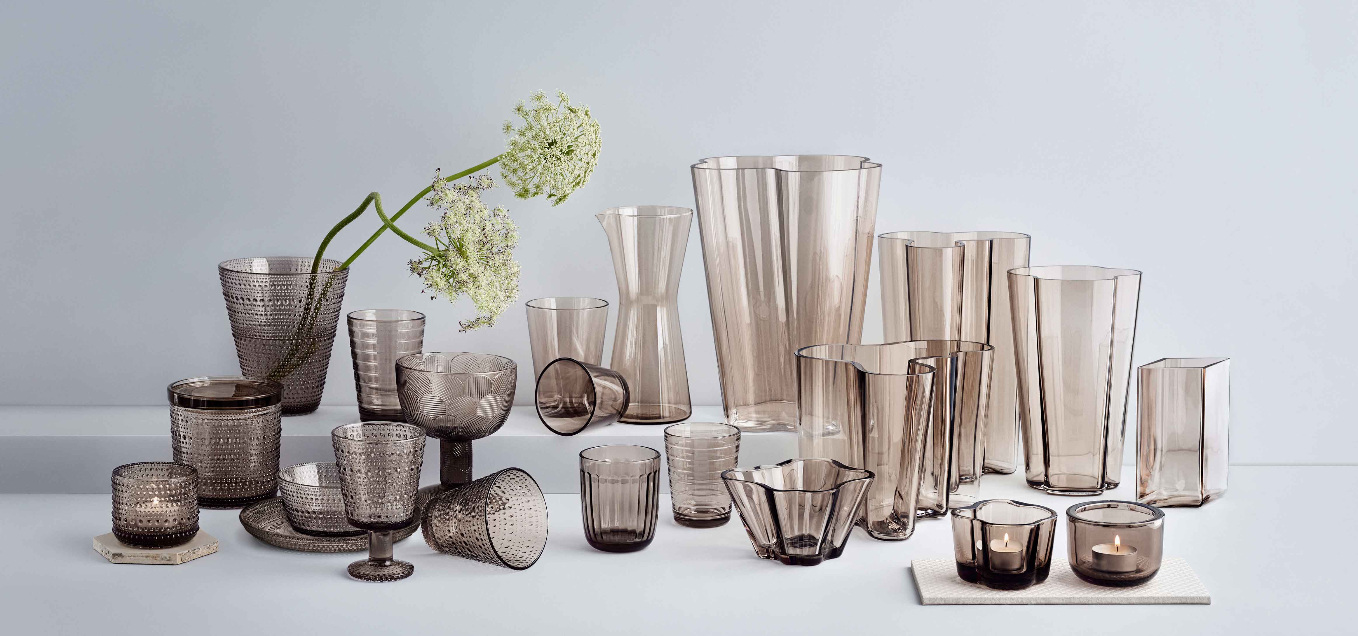 アアルトのフラワーベース等が復活。テーマカラー“リネン”のアイテムも | iittala