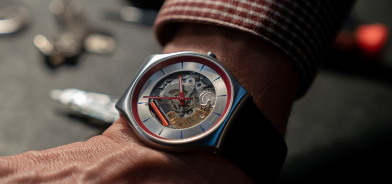 スウォッチ×映画『007／ノー・タイム・トゥ・ダイ』“Q”モチーフの限定ウオッチ｜swatch