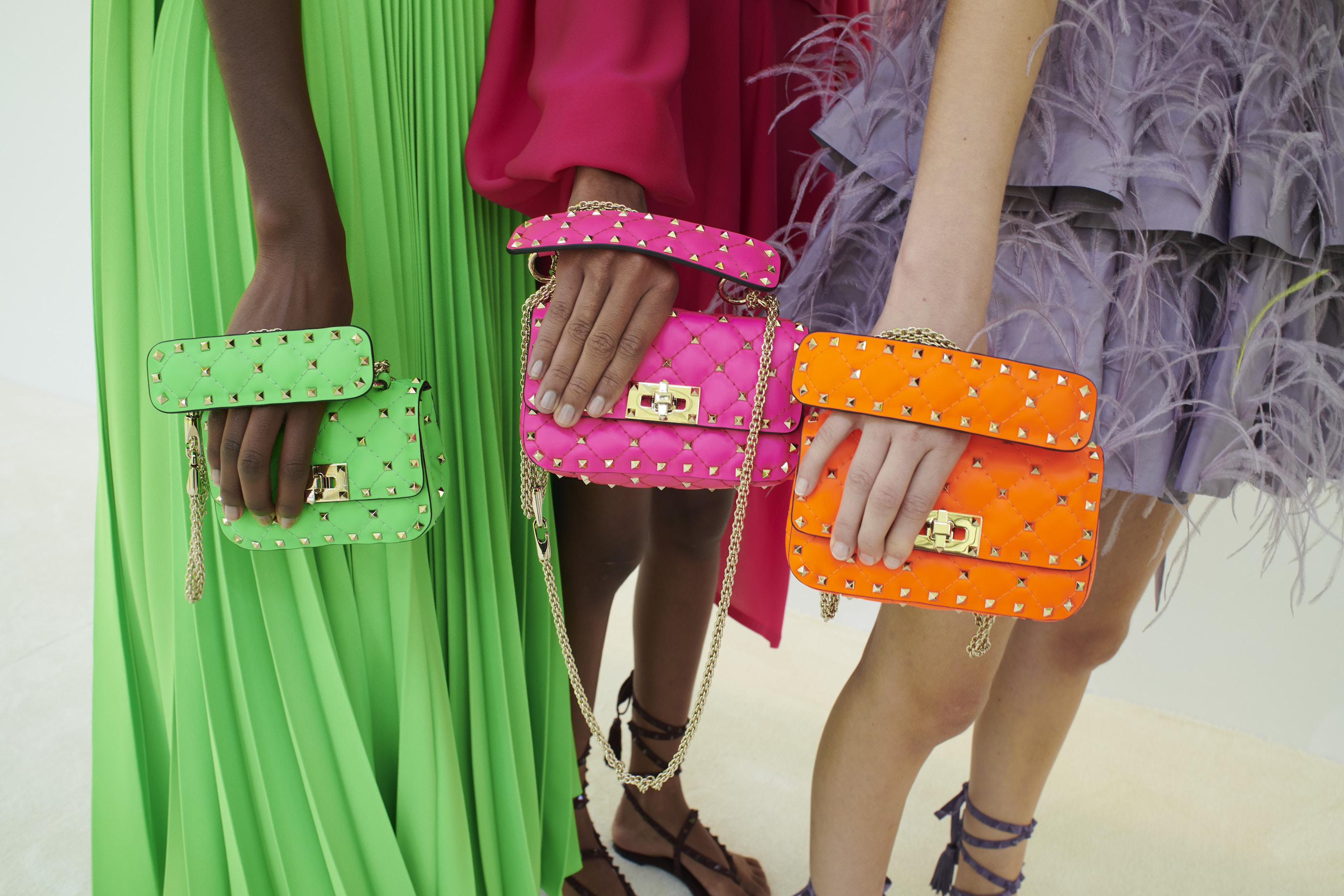 ヴァレンティノの新作バッグ「ロックスタッズ スパイク フルオ」発売｜VALENTINO