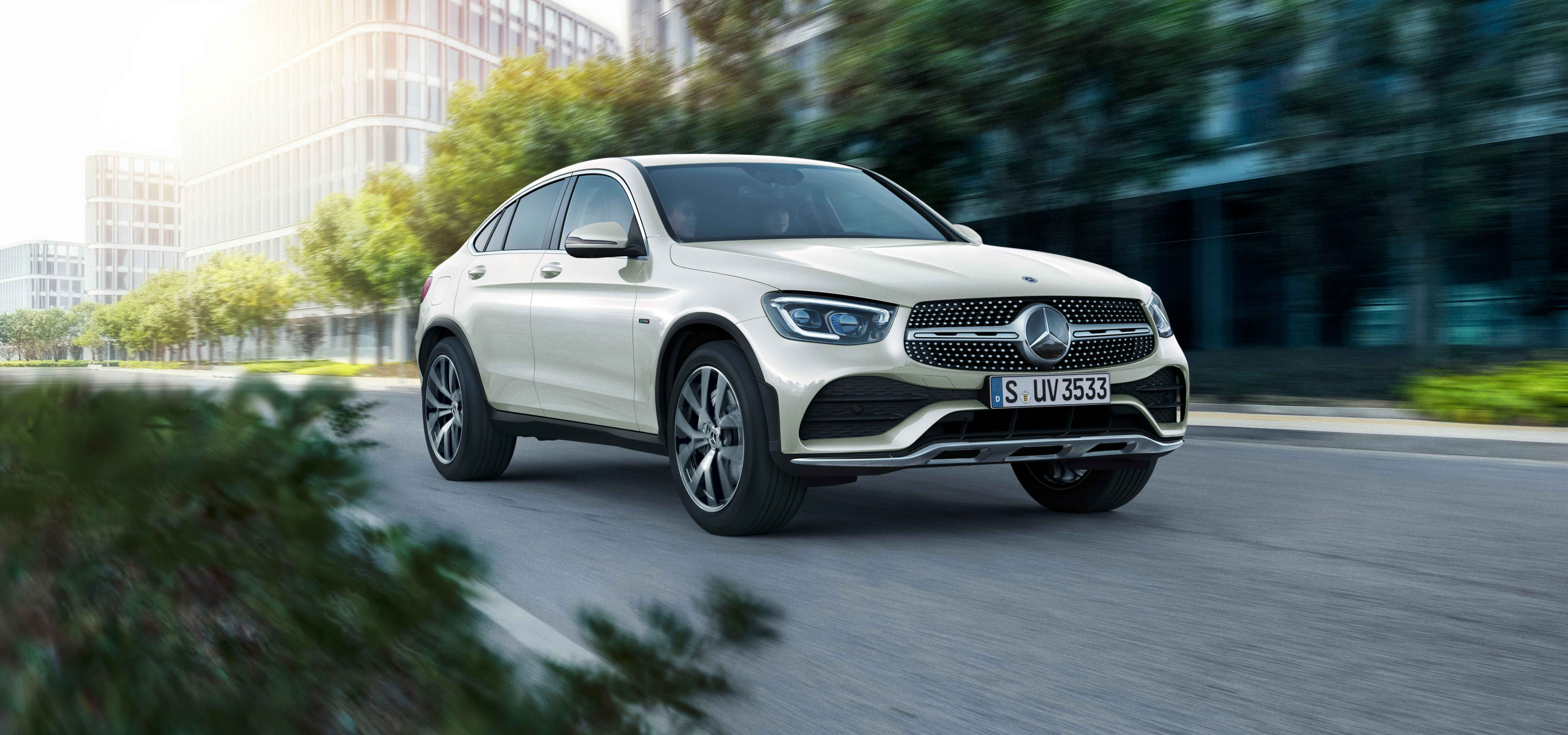 メルセデス・ベンツ、GLCに4輪駆動のPHEVモデルを導入｜ Mercedes Benz