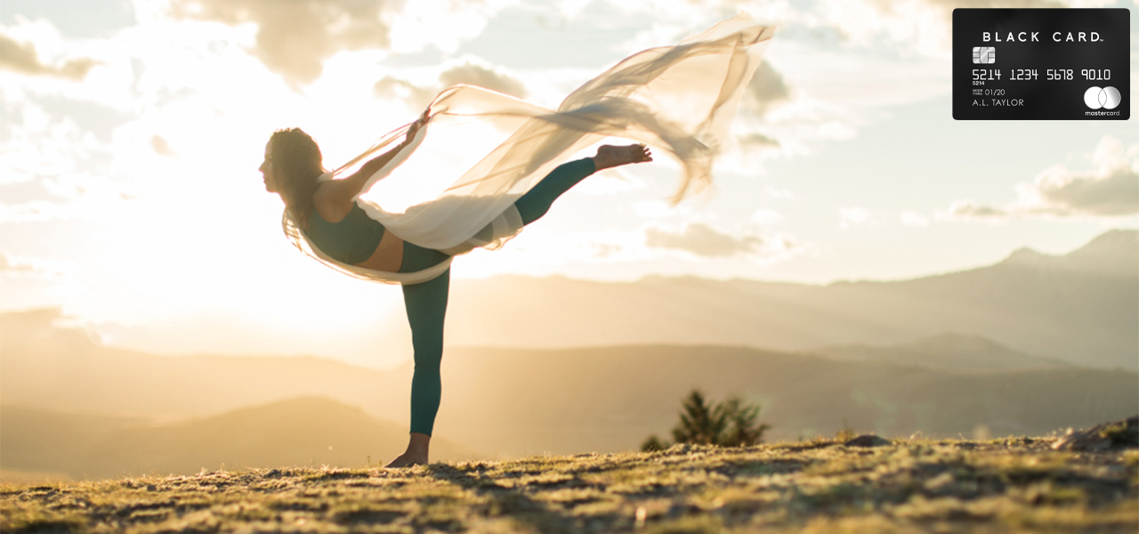 ラグジュアリーカードが提唱。在宅時間はヨガでリフレッシュ|LUXURY CARD
