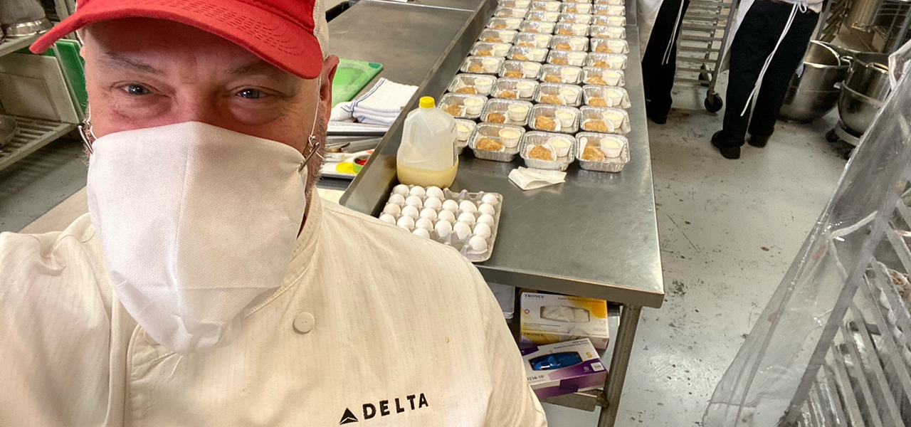 機内で使用しなくなった食品と飲料を世界中のフードバンクに寄付｜Delta Air Lines