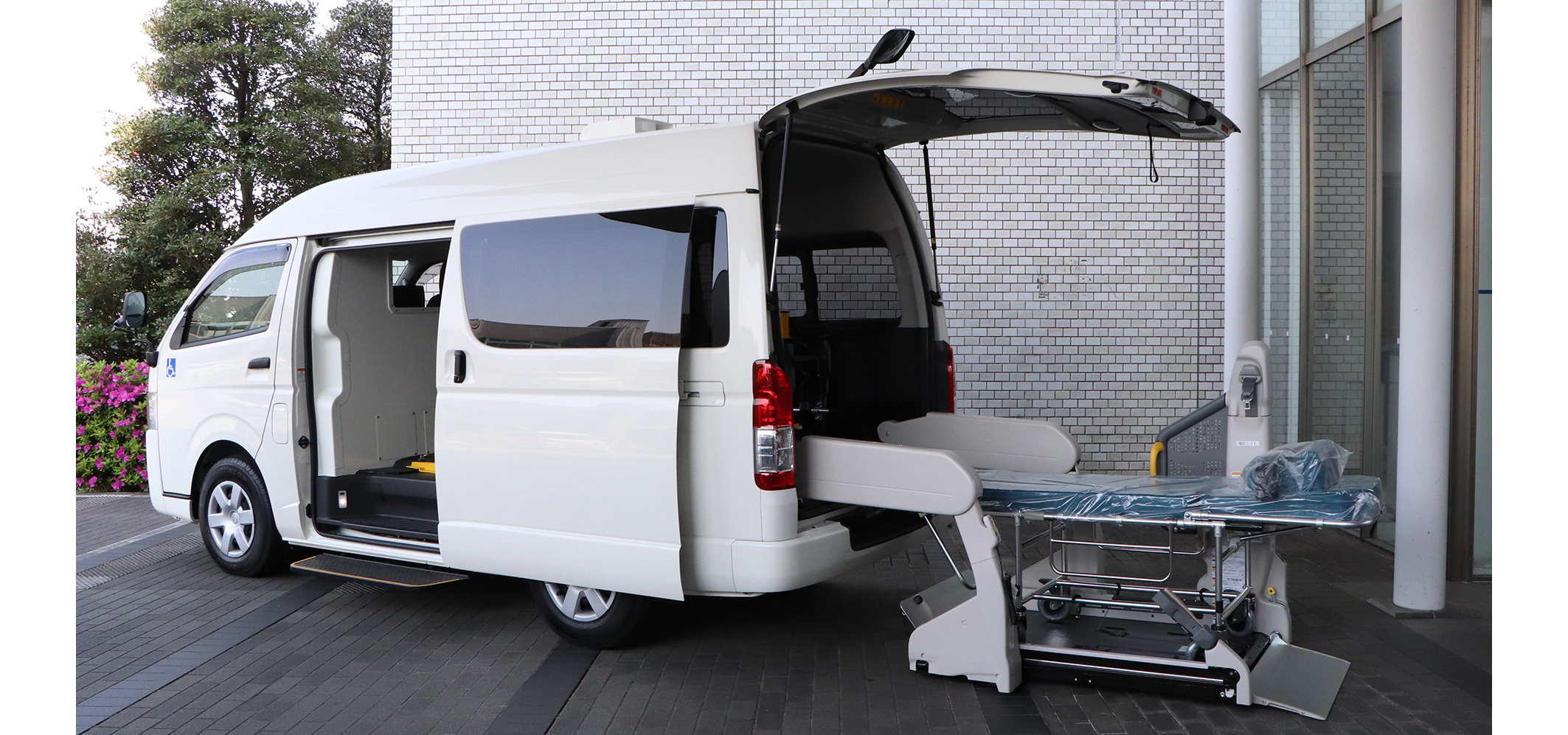 トヨタが新型コロナウイルス重症患者向け移送車両を医療機関に提供｜TOYOTA