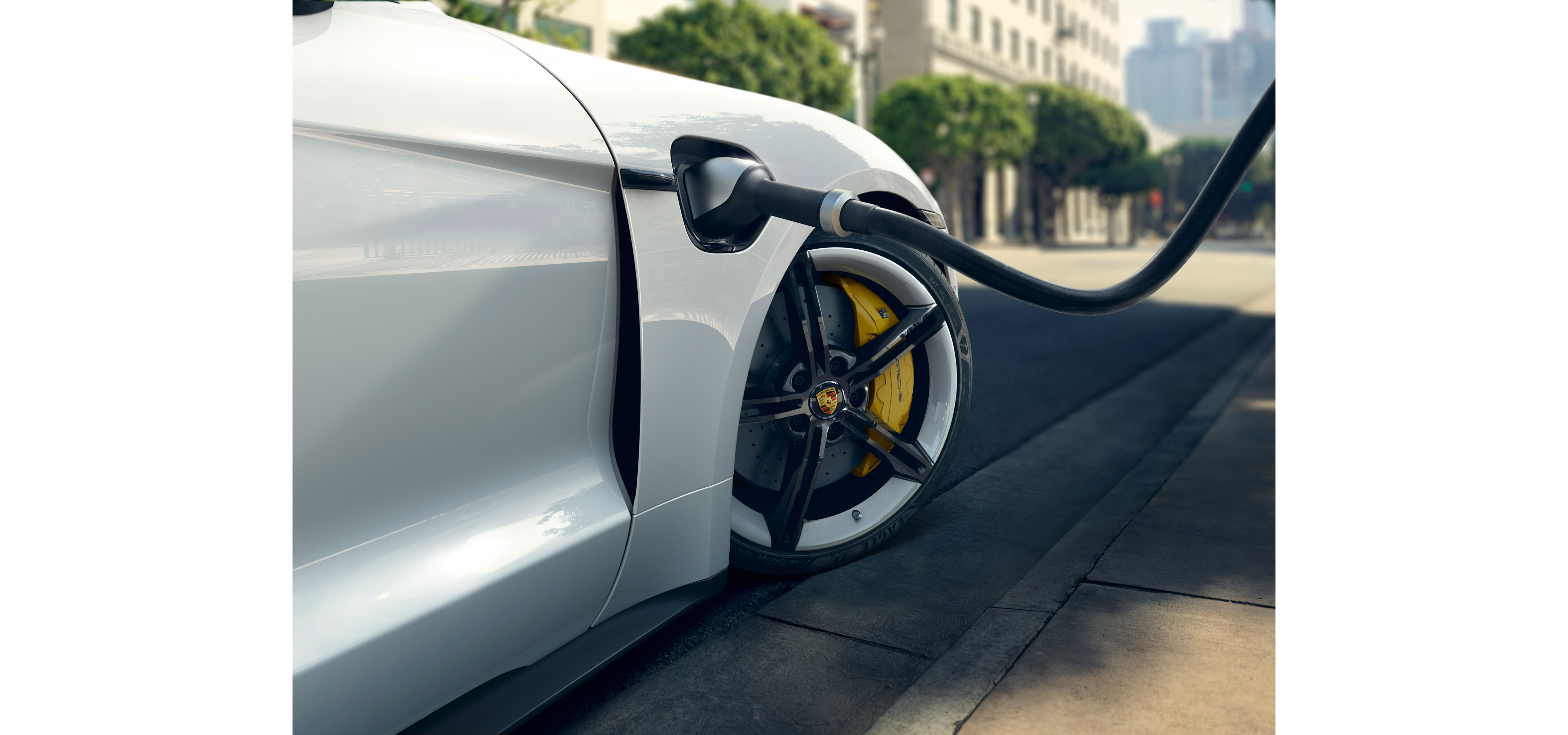 ポルシェジャパンが独自の充電インフラネットワークを展開|Porsche