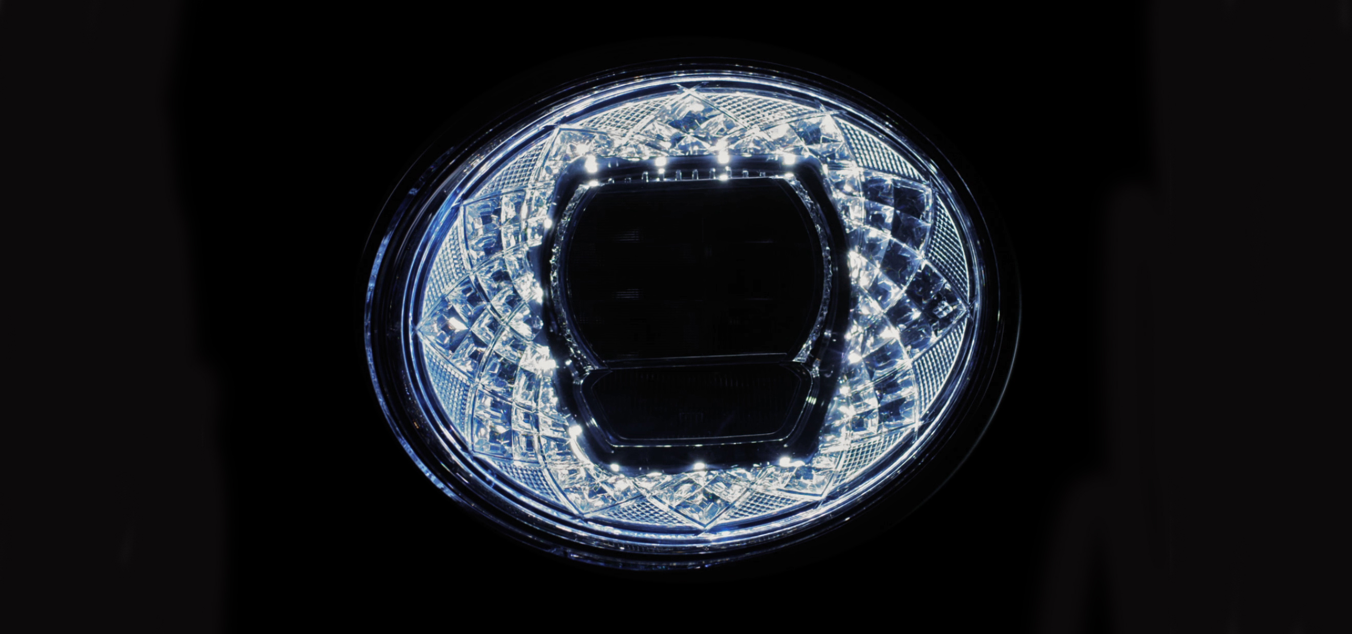 ベントレー、新型SUV「ベンテイガ」を7月1日に発表|Bentley