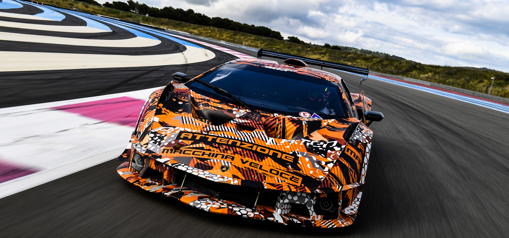 ランボルギーニ のサーキット専用ハイパーカー「SCV12」が今夏デビューへ｜Lamborghini