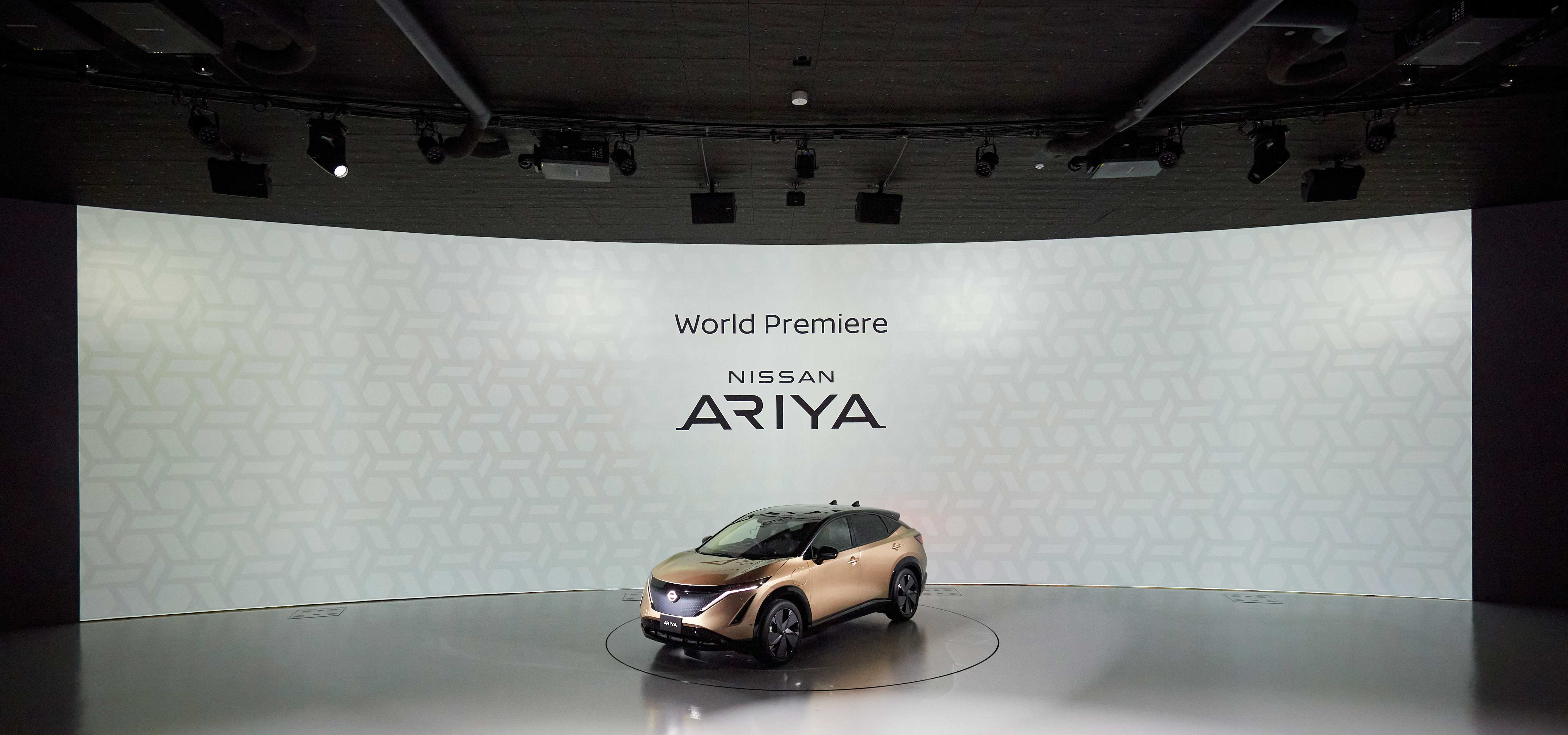 日産、新型クロスオーバーEV「日産アリア」を世界初公開｜Nissan