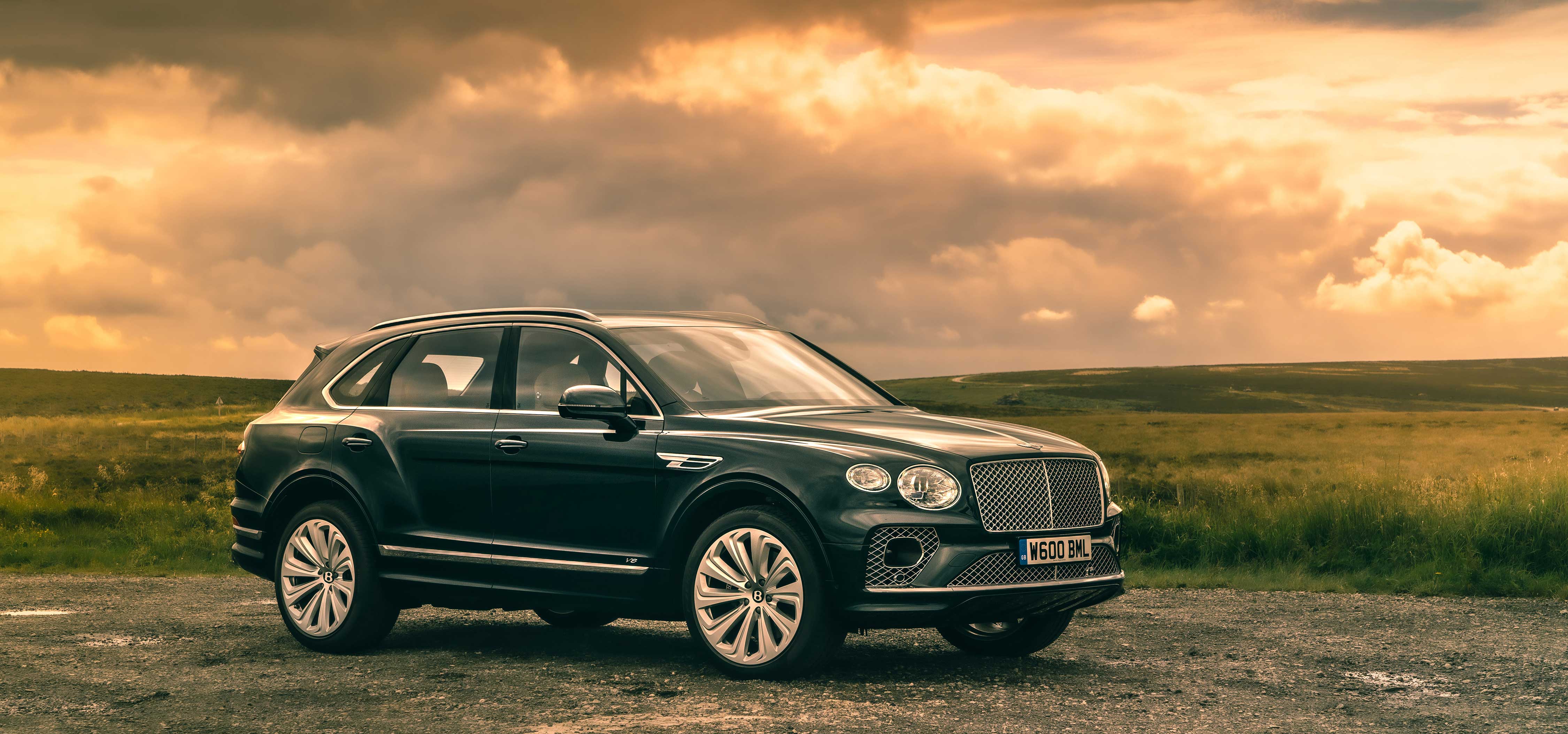 ベンテイガに、SUVリムジンとしてのポテンシャルを高めたモデルがデビュー|Bentley