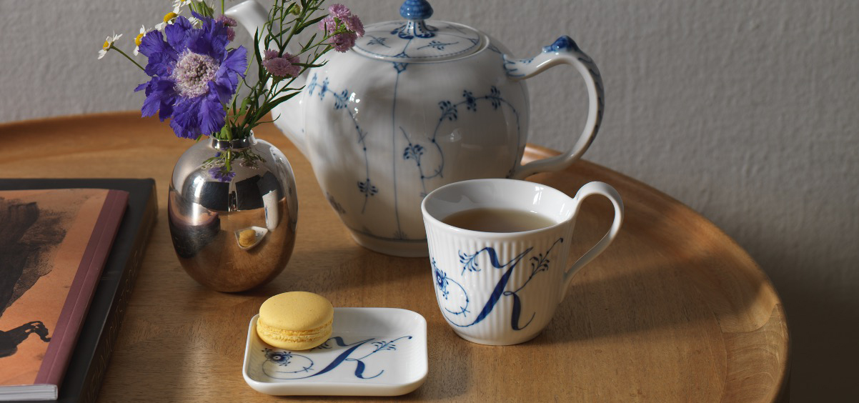 アルファベットコレクションにスモールサイズのマグ|Royal Copenhagen