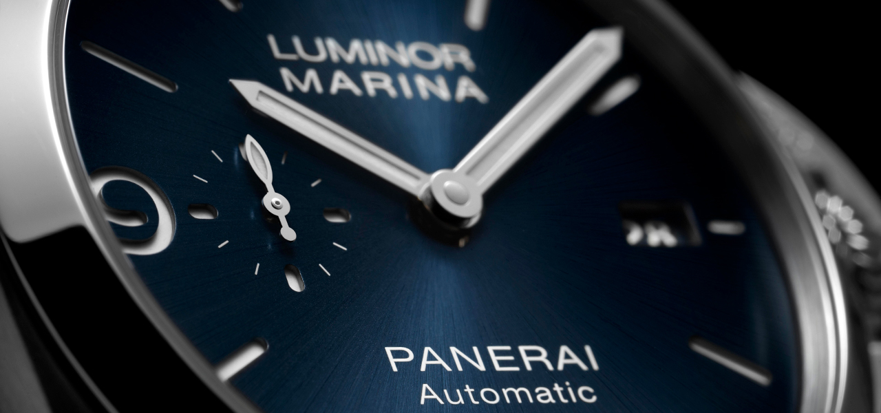 サテン仕上げのブルーダイアルを搭載した新作「ルミノール マリーナ - 44mm」｜PANERAI
