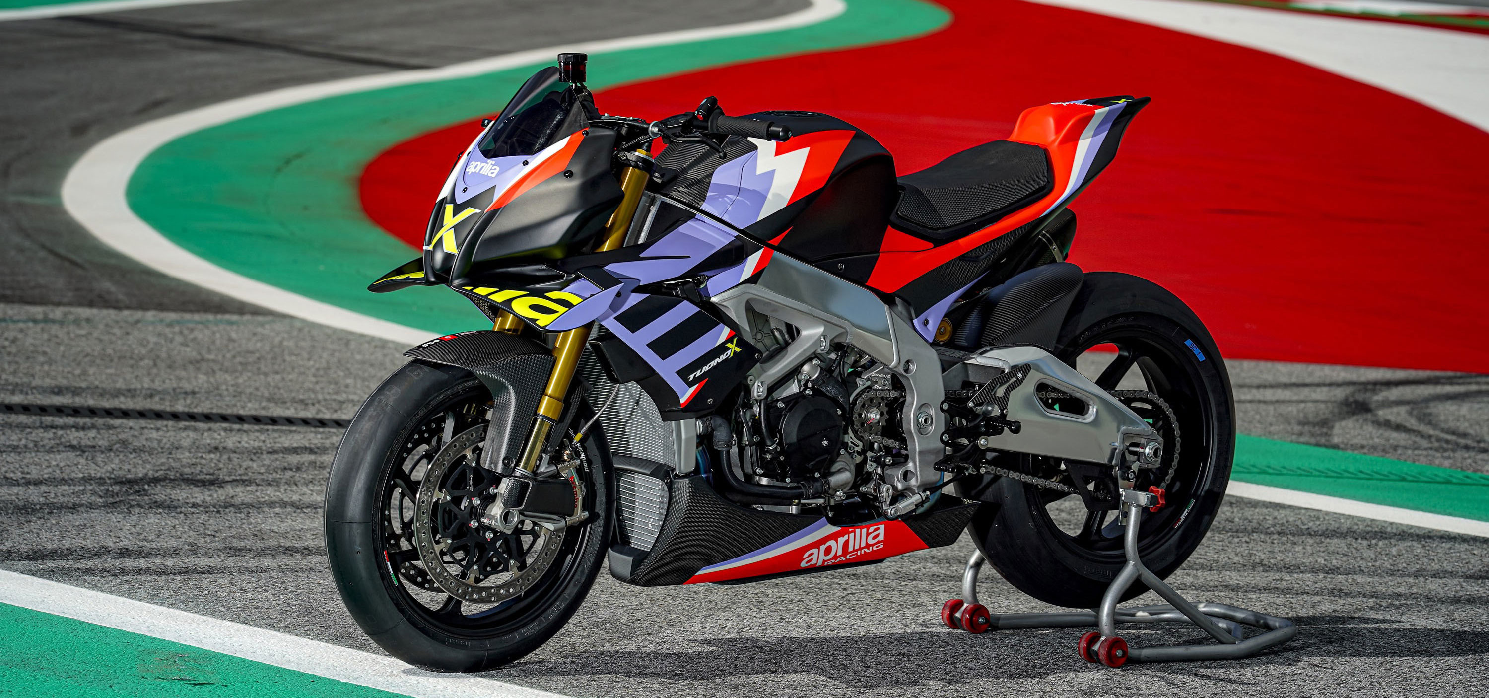 アプリリアレーシングがレーストラックを楽しむライダーのために開発した限定モデルがデビュー|Aprilia