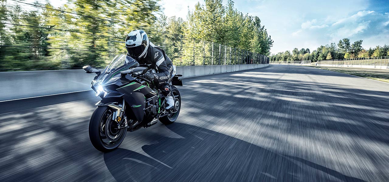 カワサキのストリートモデル史上最大のパワーを発揮するニンジャH2カーボン受注開始｜Kawasaki