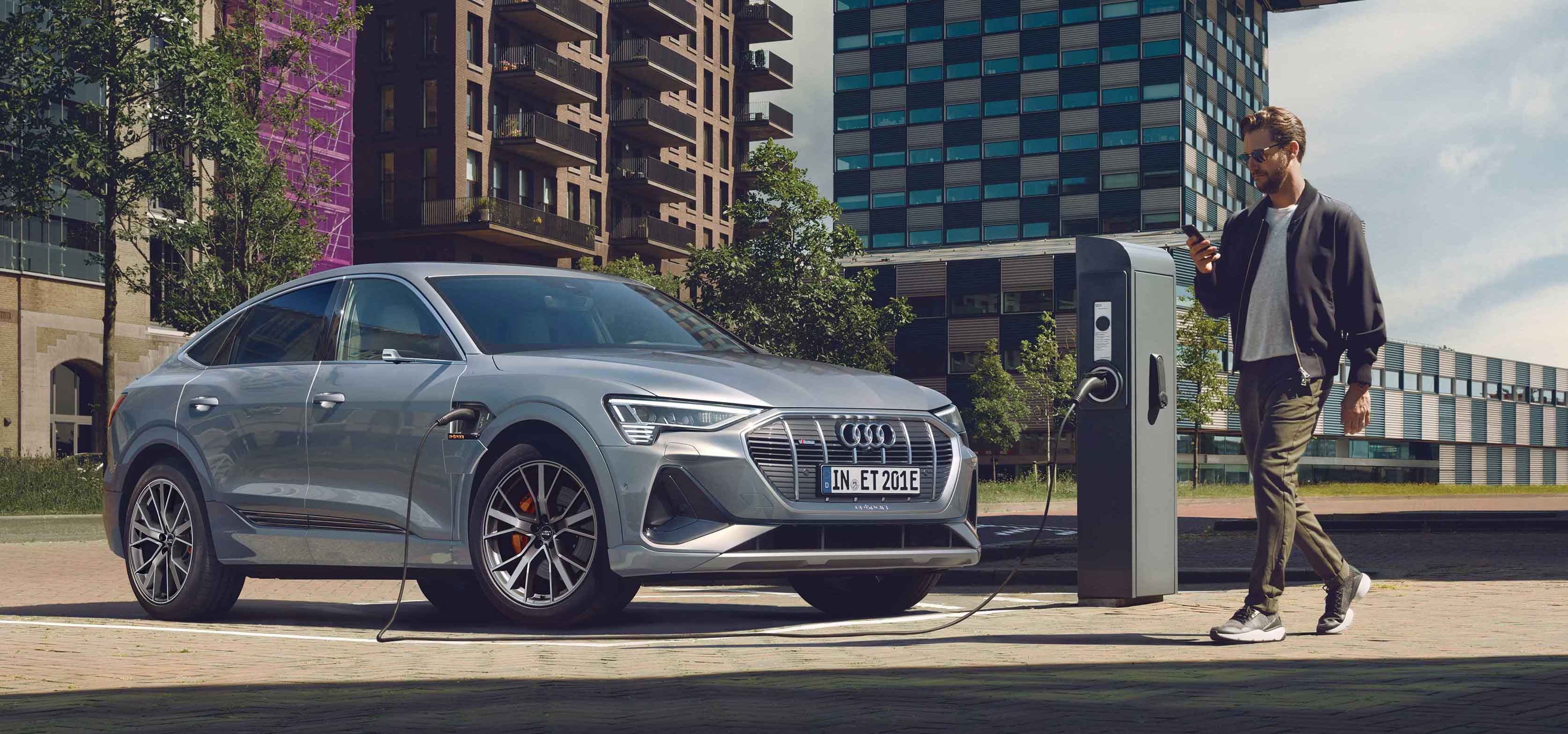 アウディ電動化攻勢の尖兵、アウディ「e-tronスポーツバック」が発売|Audi