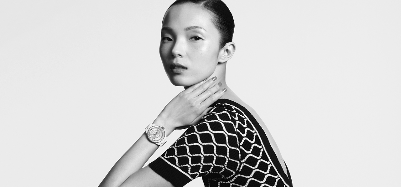 メゾンのコードを再解釈。モチーフに彩られた世界限定2020本のリミテッドエディション「J12・20」｜CHANEL