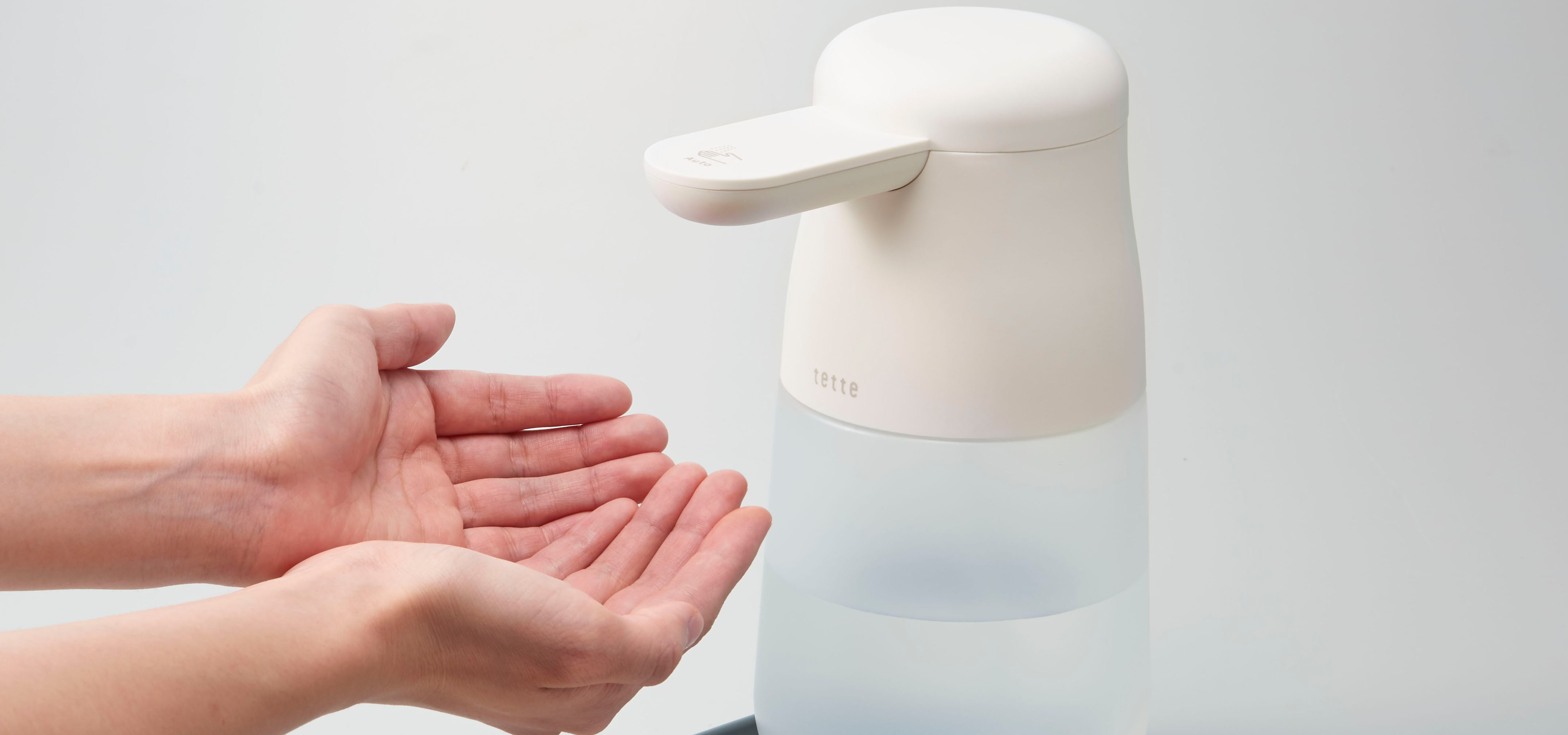 手をかざすと消毒液が噴射される自動手指消毒器に大容量タイプ登場|KING JIM