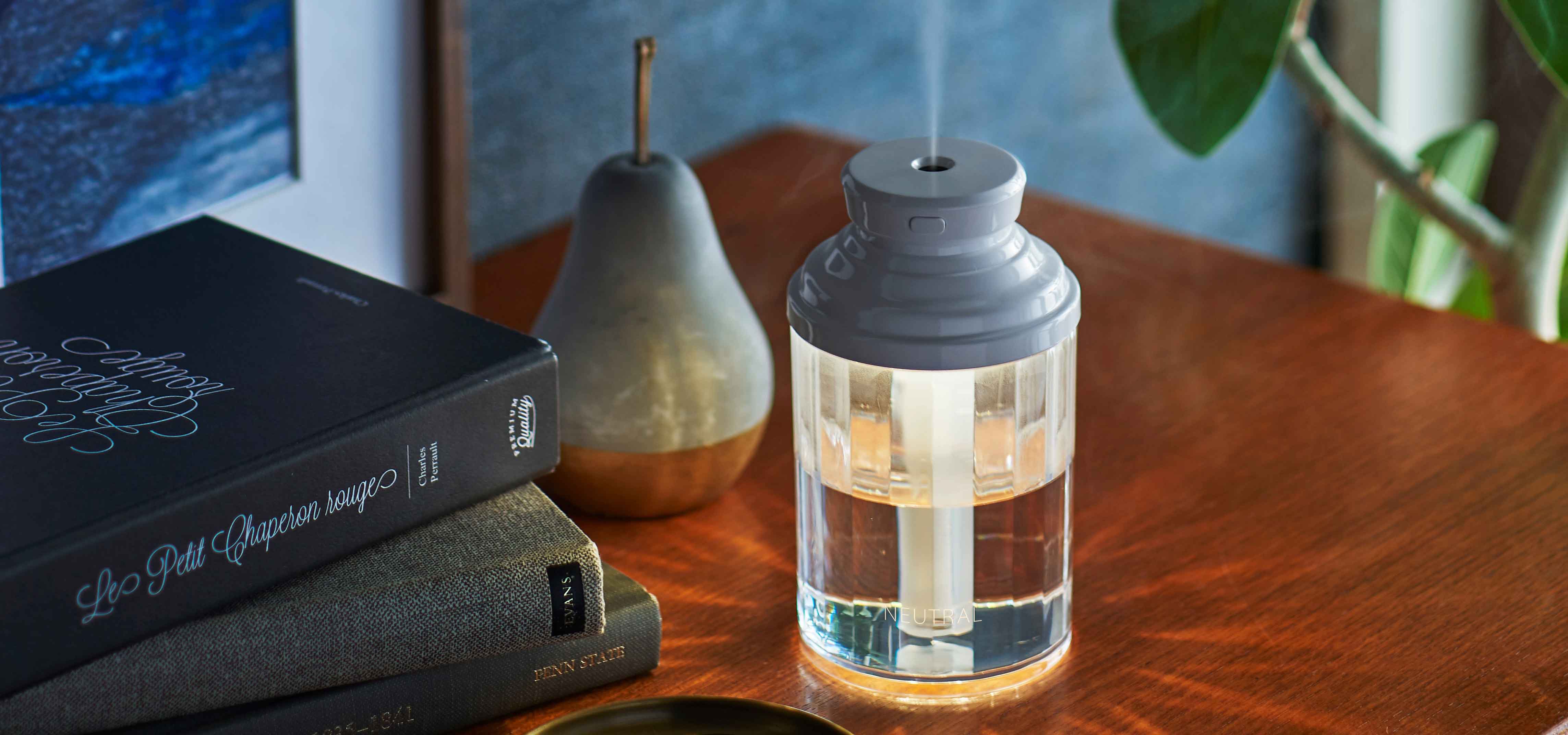 デスクやベッドサイドなどで使えるコンパクトなパーソナルLED加湿器｜NEUTRAL 