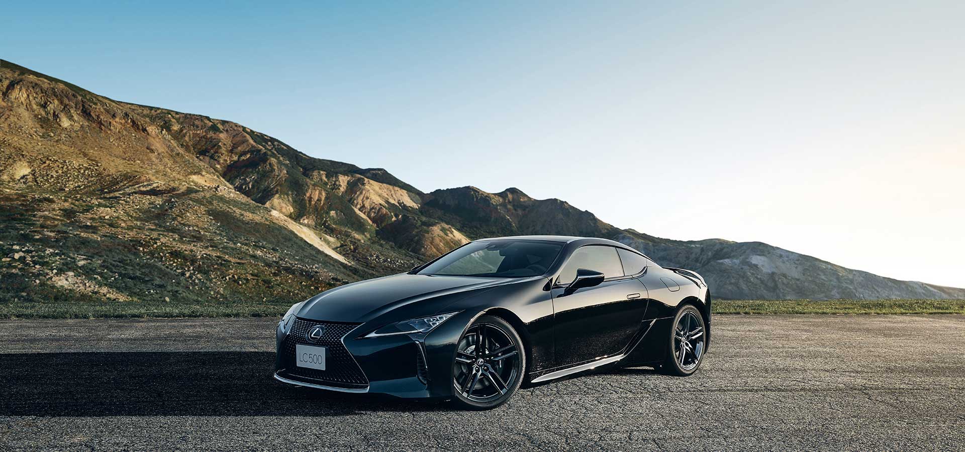 レクサスLCに室谷義秀選手と技術交流から生まれた70台限定の特別仕様車｜LEXUS