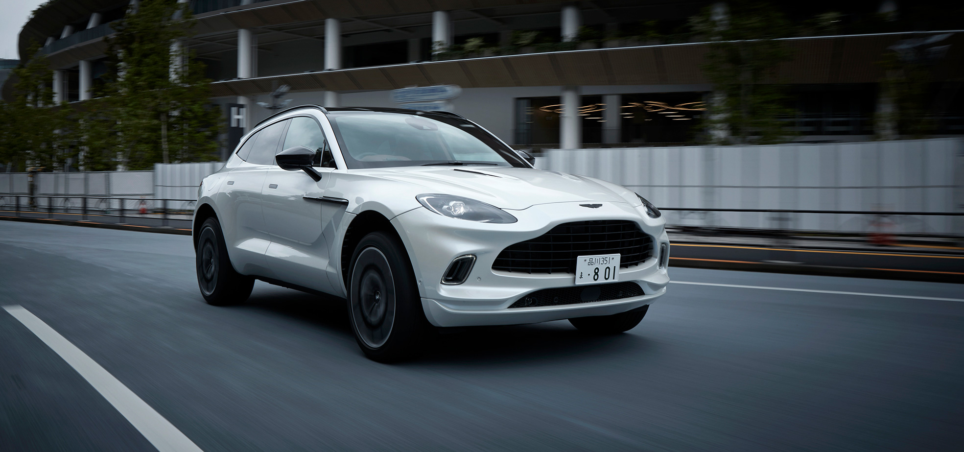 まさに背の高いアストンマーティン──アストンマーティンDBXに試乗|ASTON MARTIN