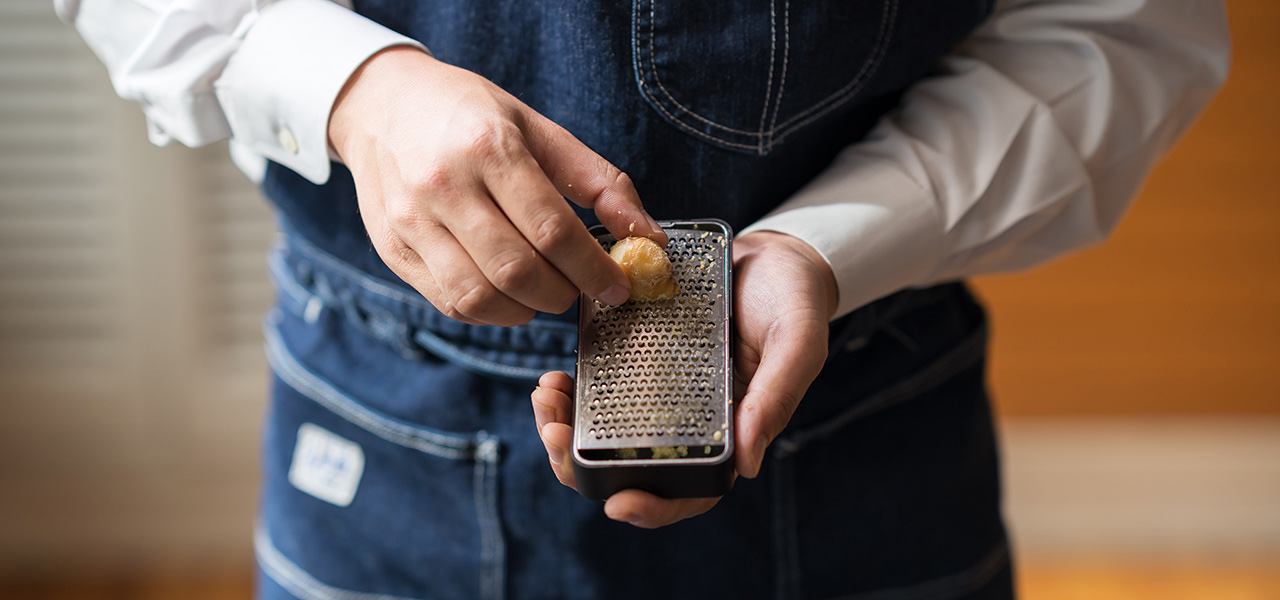 食材を“ふわっふわっ”におろすことを極めた飯田屋のオリジナル調理道具「エバーおろし」|IIDAYA