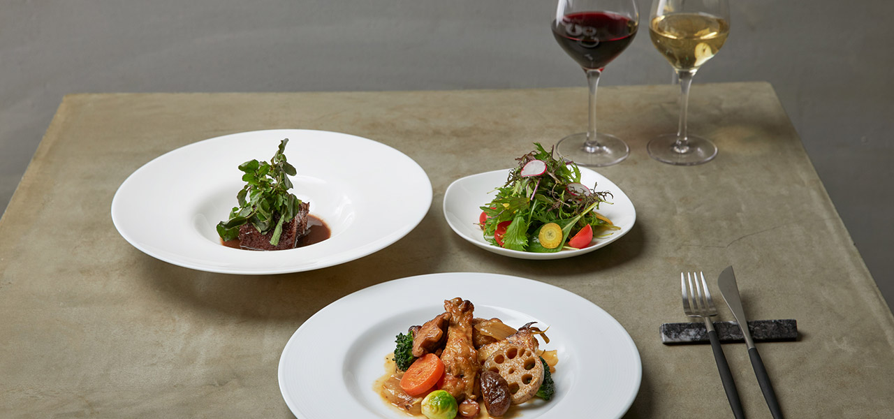 テンポラリーレストラン「あめつち」で味わうミシュランシェフによるワンパンキャンプ料理｜EAT