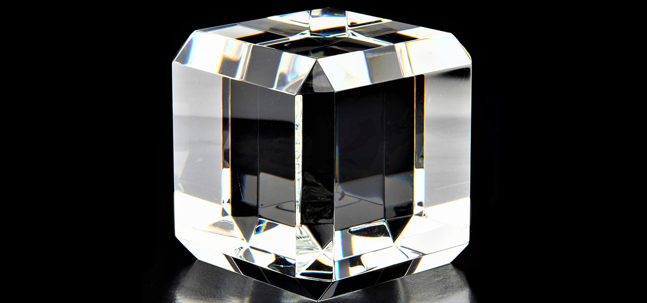 宝石のような氷を、自宅で簡単に作れる「ジュエルアイス」|MEDIK