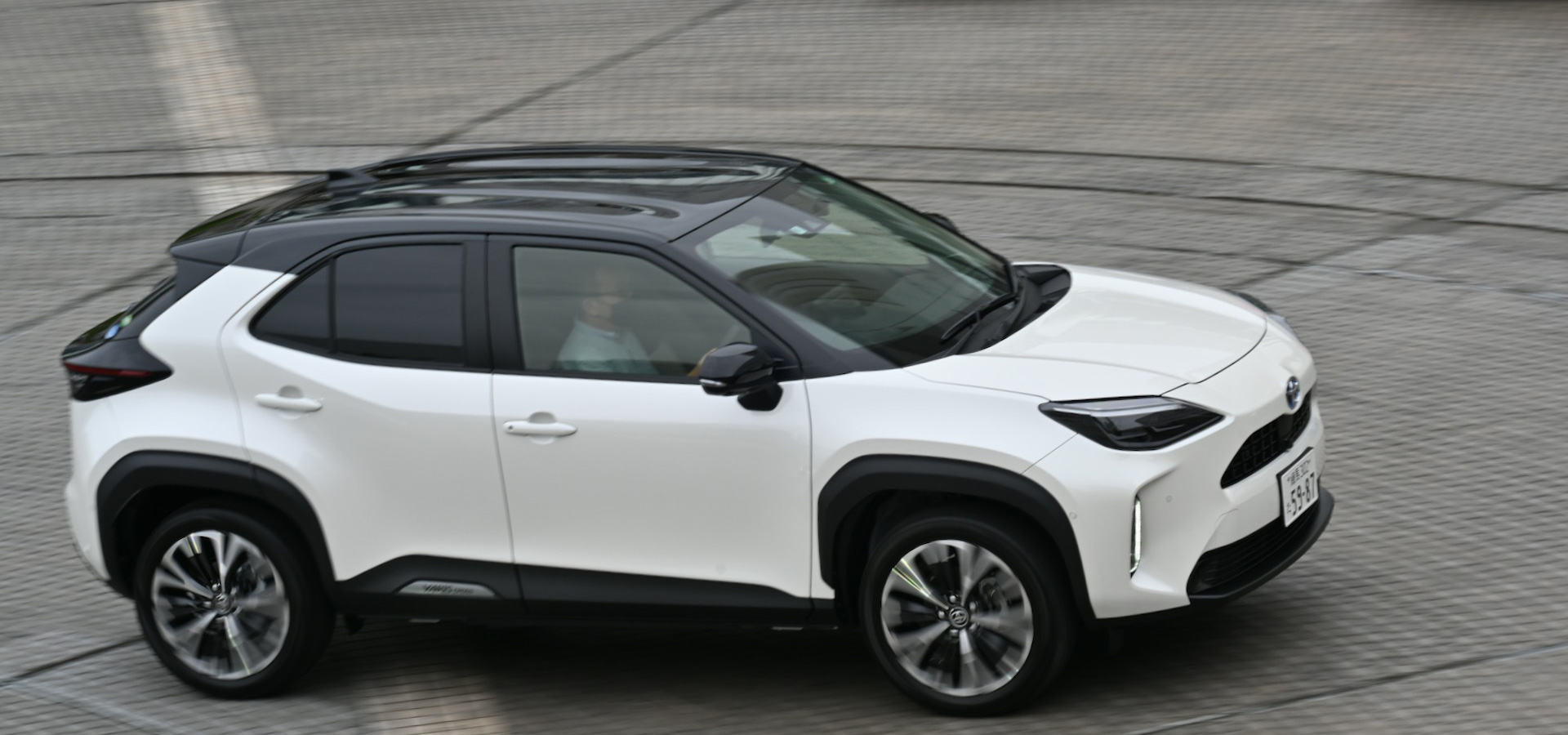 なんちゃってSUVとはひと味違う──新型トヨタ ヤリスクロスのハイブリッドとガソリンモデルに試乗|TOYOTA