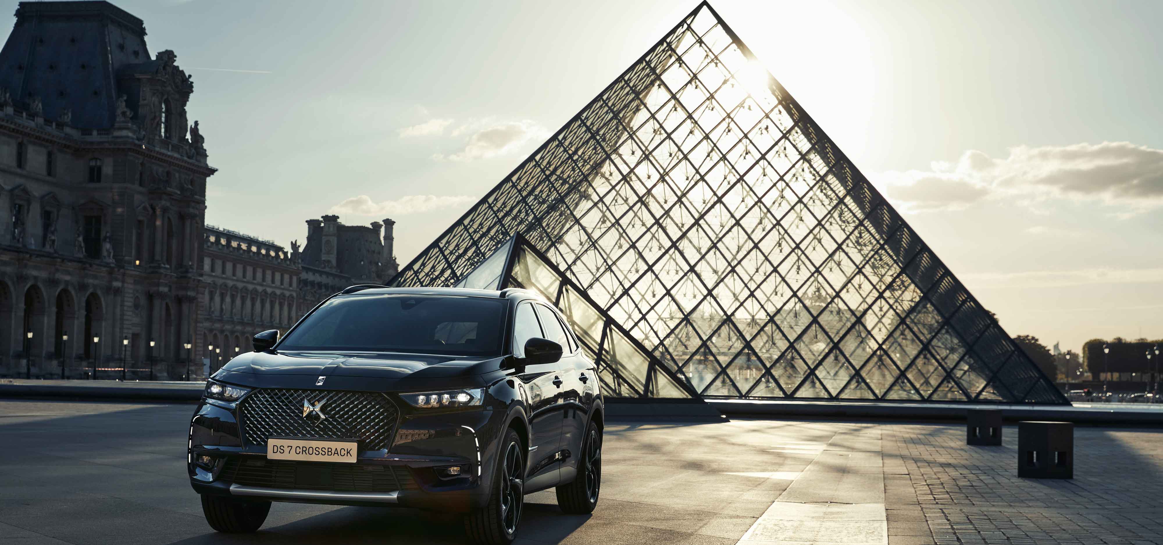 DS7にルーヴル美術館とのパートナーシップによって生まれた特別仕様車｜DS