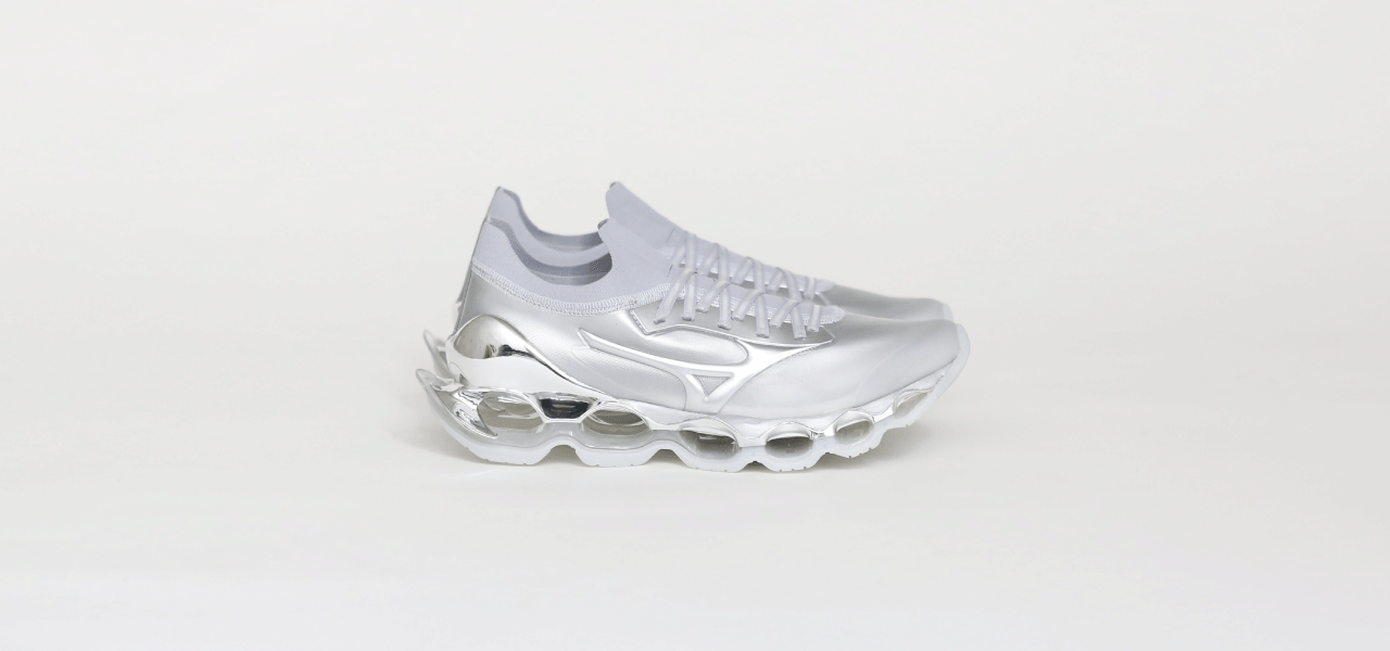 空山基がデザインするMizunoのフラッグシップモデル『WAVE PROPHECY SORAYAMA』が発売|Mizuno