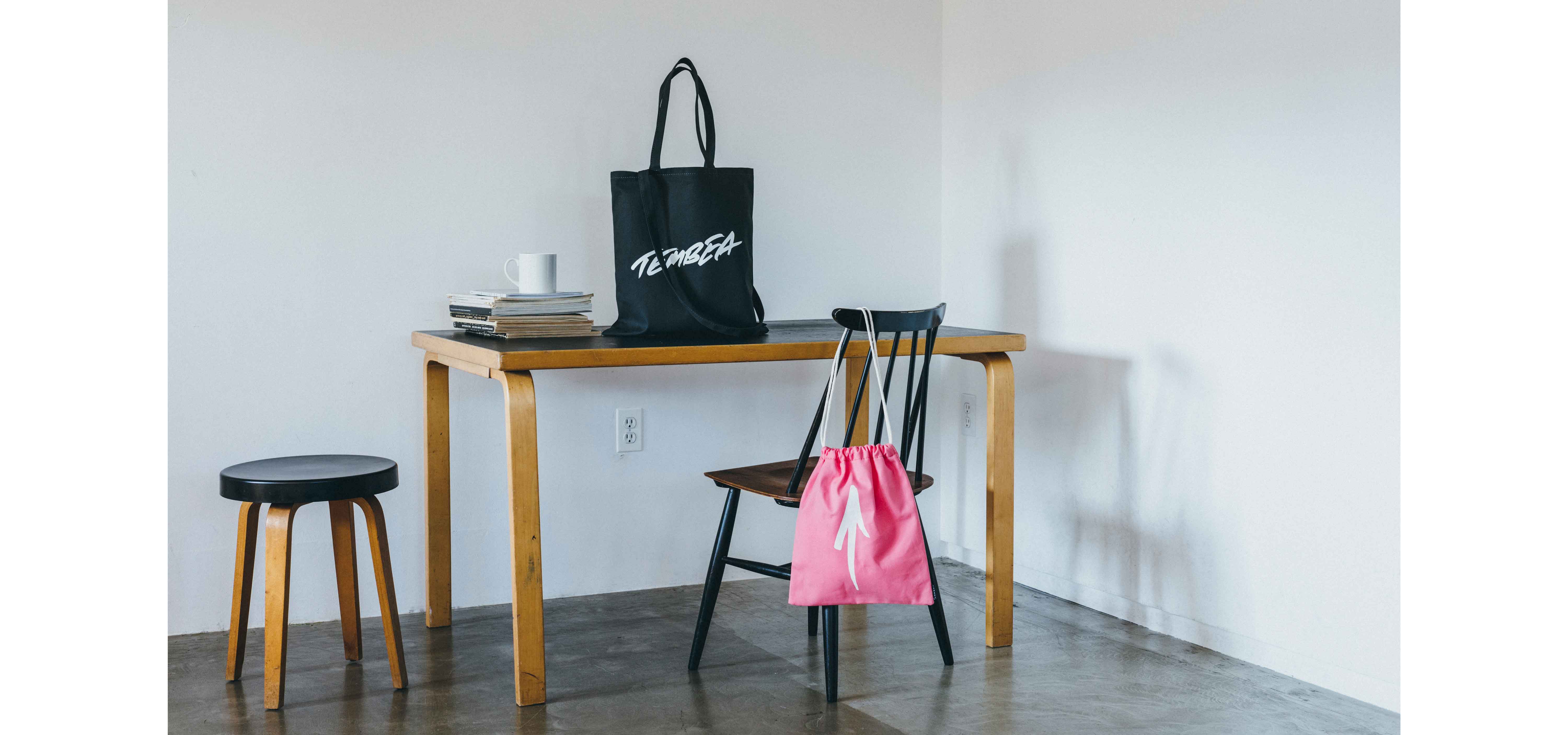 使い勝手が良い二種類のバッグに、内田洋一朗(MOGNO6)のアートワークをプリント|TEMBEA