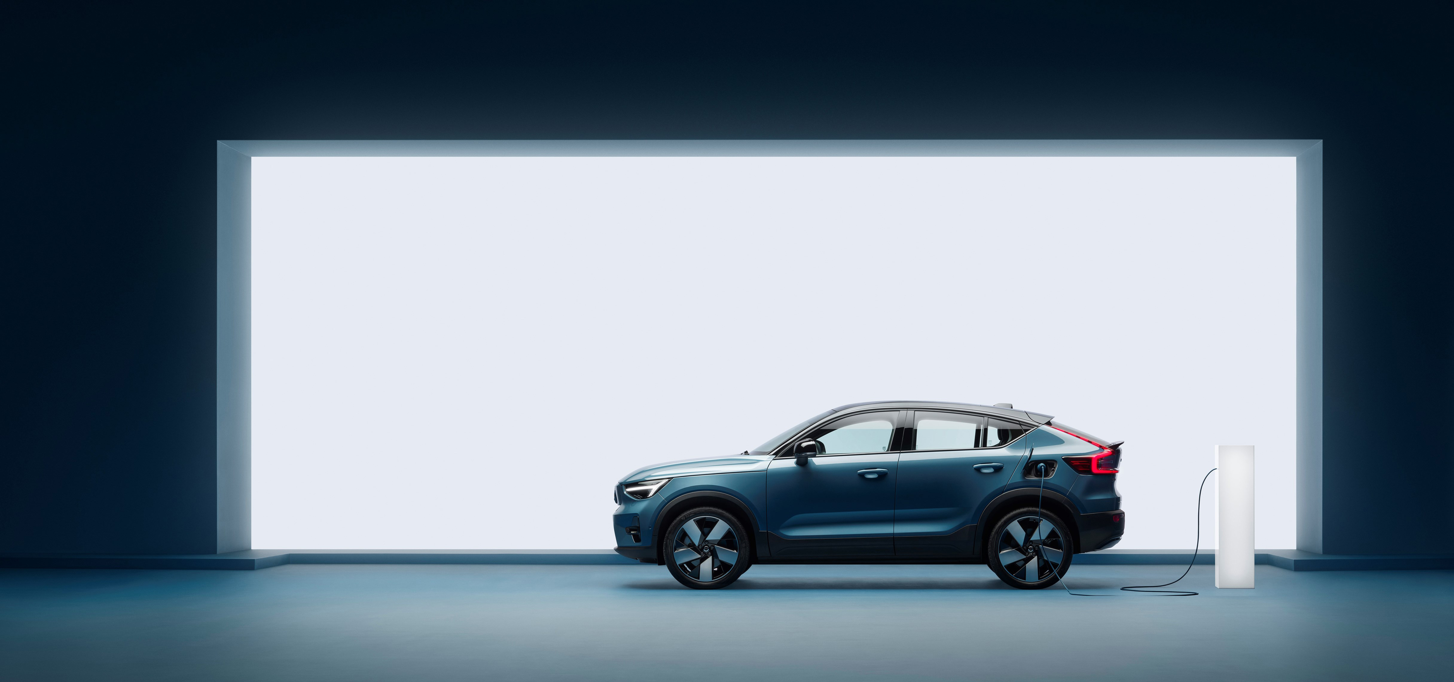 ボルボ、2030年までに完全なEVメーカーに  EV専用モデル「C40」もワールドプレミア|VOLVO