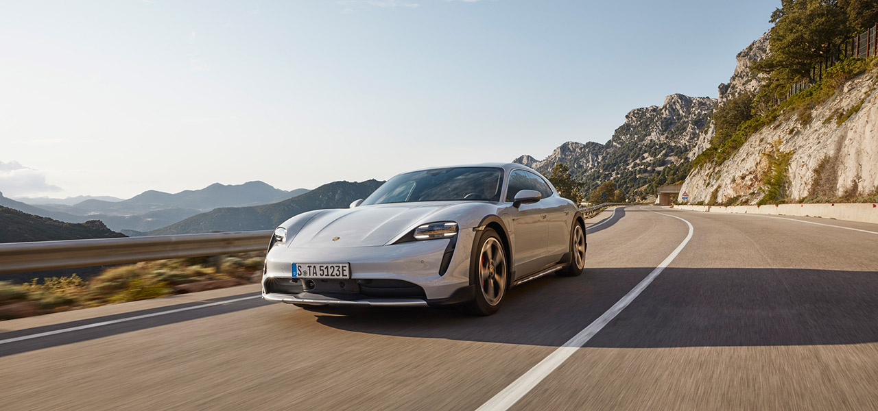 ポルシェ、電動クロスオーバーモデルの「タイカン クロスツーリスモ」を発表｜PORSCHE