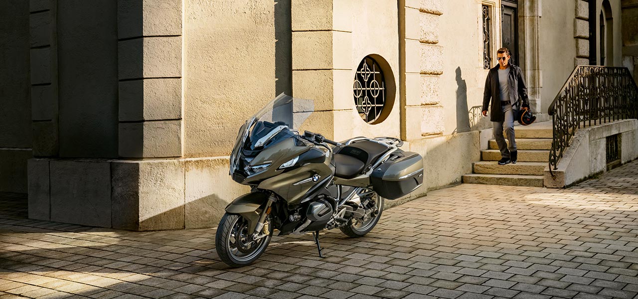 40年以上の歴史を誇るBMW製ツアラーモデルの最新型「R 1250 RT」がデビュー｜BMW