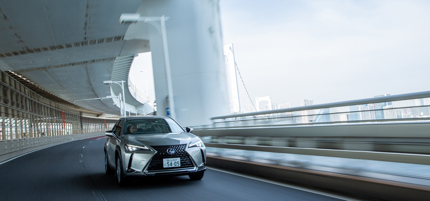ドイツ勢とはひと味違う日本的ともいえるEV──レクサスUX300eに試乗|LEXUS
