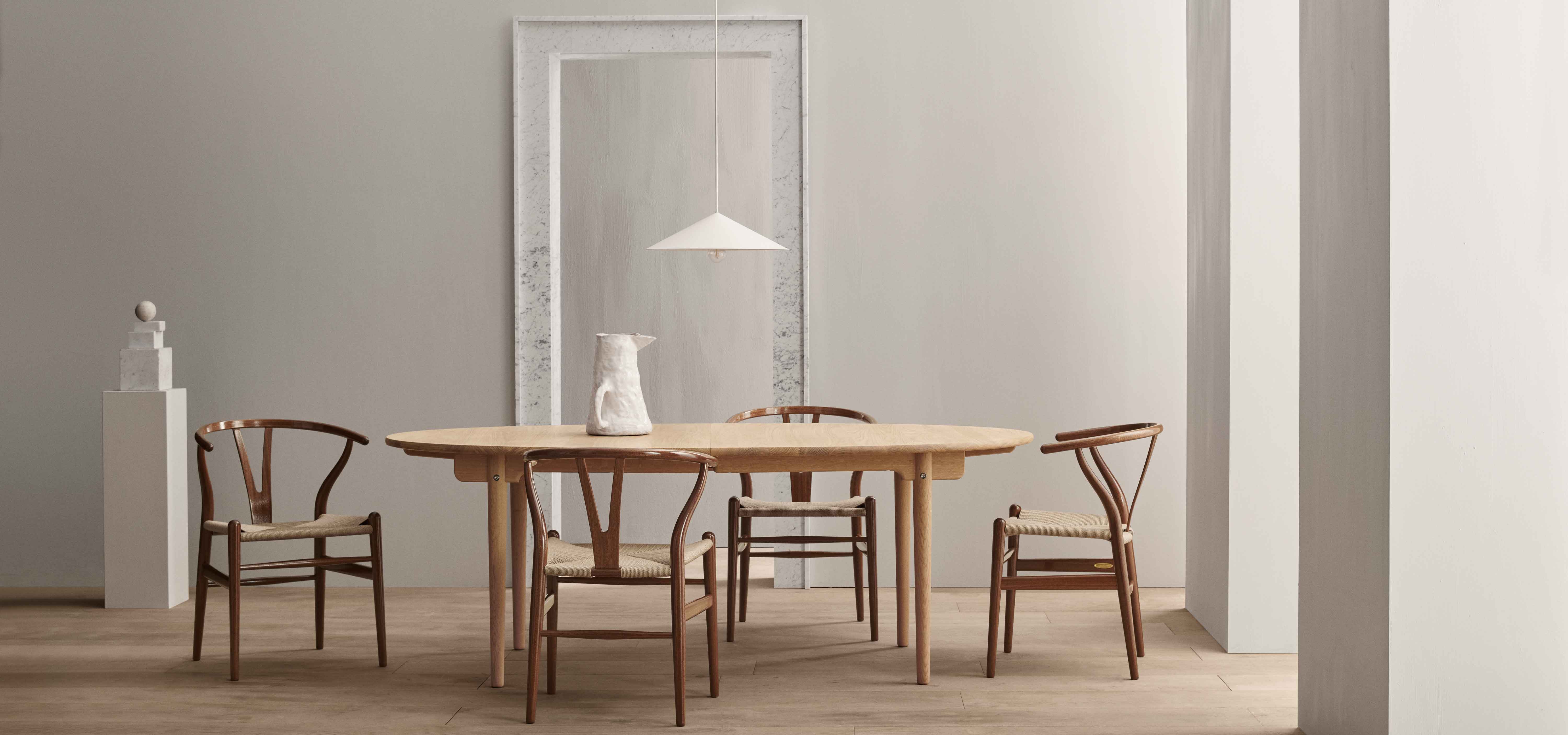 ハンス J. ウェグナー、107回目の誕生日を祝う。Yチェアの限定記念モデル ｜CARL HANSEN & SØN