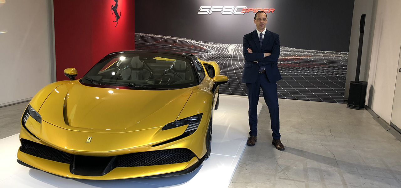 フェラーリ、リトラクタブルハードトップを備えた史上最強のプロダクションモデル「SF90スパイダー」を発表｜Ferrari