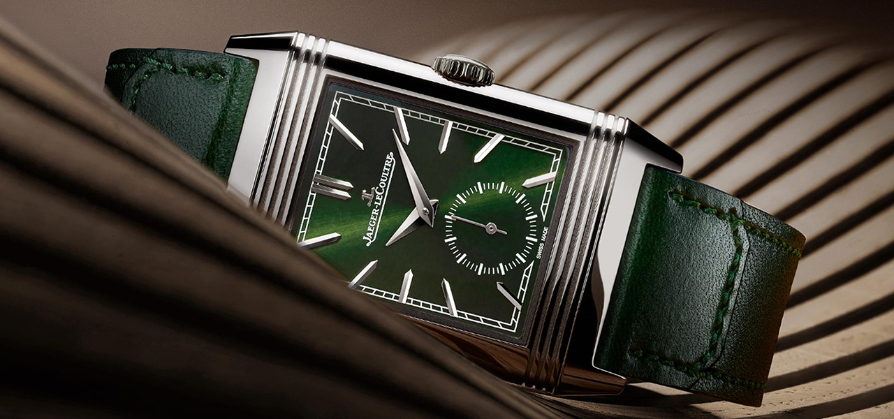 タイムレスかつエレガント。グリーンの「レベルソ・トリビュート・スモールセコンド」|JAEGER-LECOULTRE