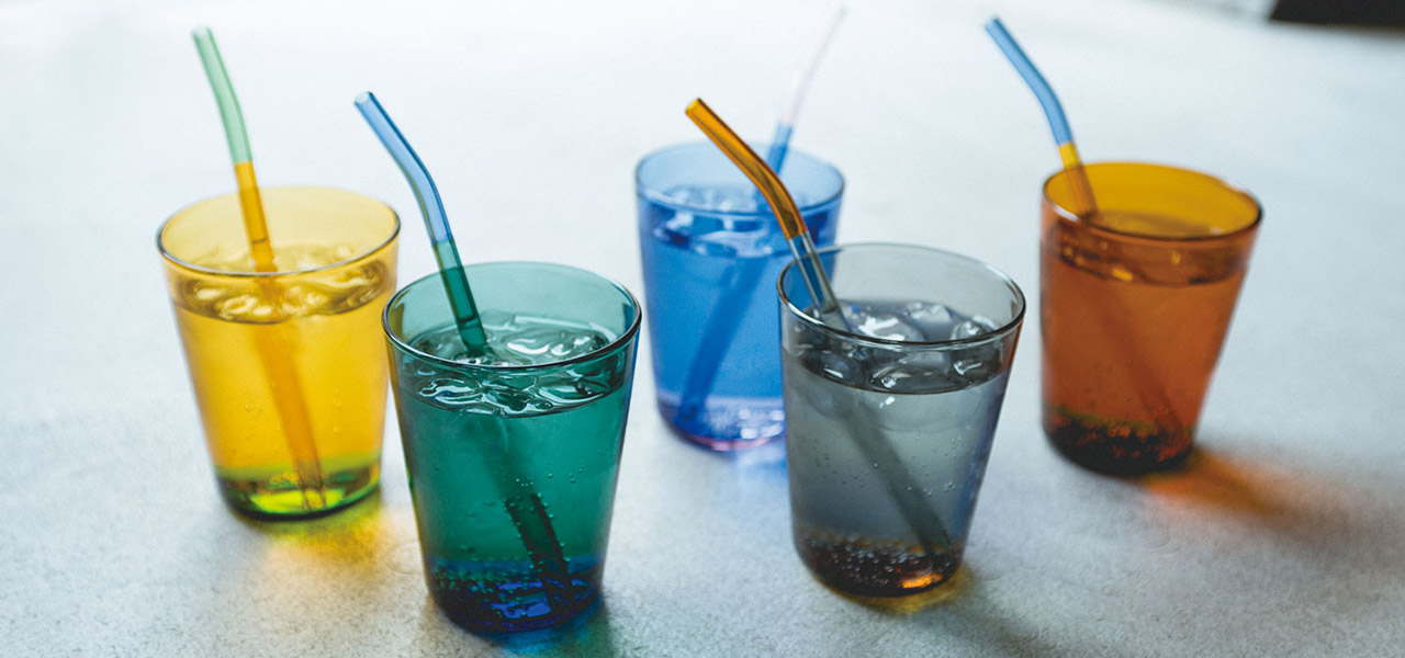 SDGsの観点から開発。耐熱ガラス製ストローと天然小麦から作られた専用ケース｜amabro