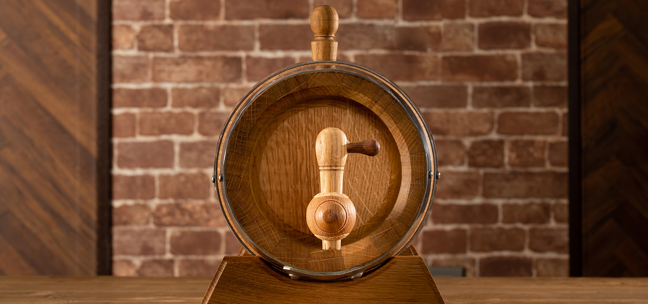 自宅でウイスキーや焼酎を熟成できる、日本初のスパニッシュオーク製ミニ樽｜TARU HOLIC