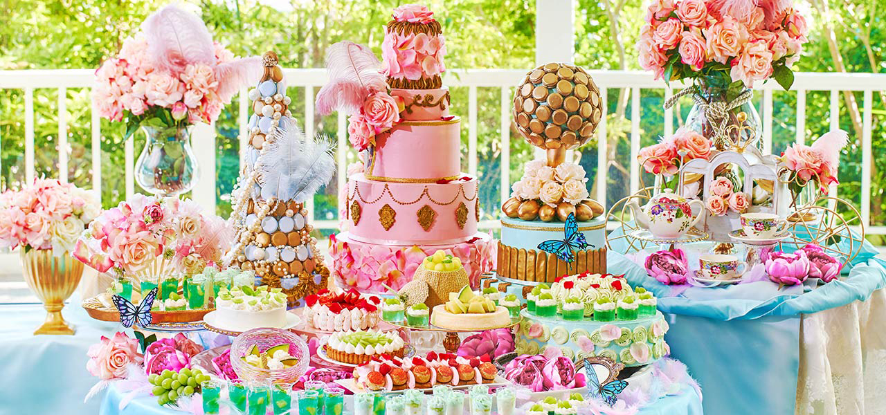 マリー・アントワネットの世界観に没入、旬のフルーツを楽しむスイーツビュッフェ|EAT